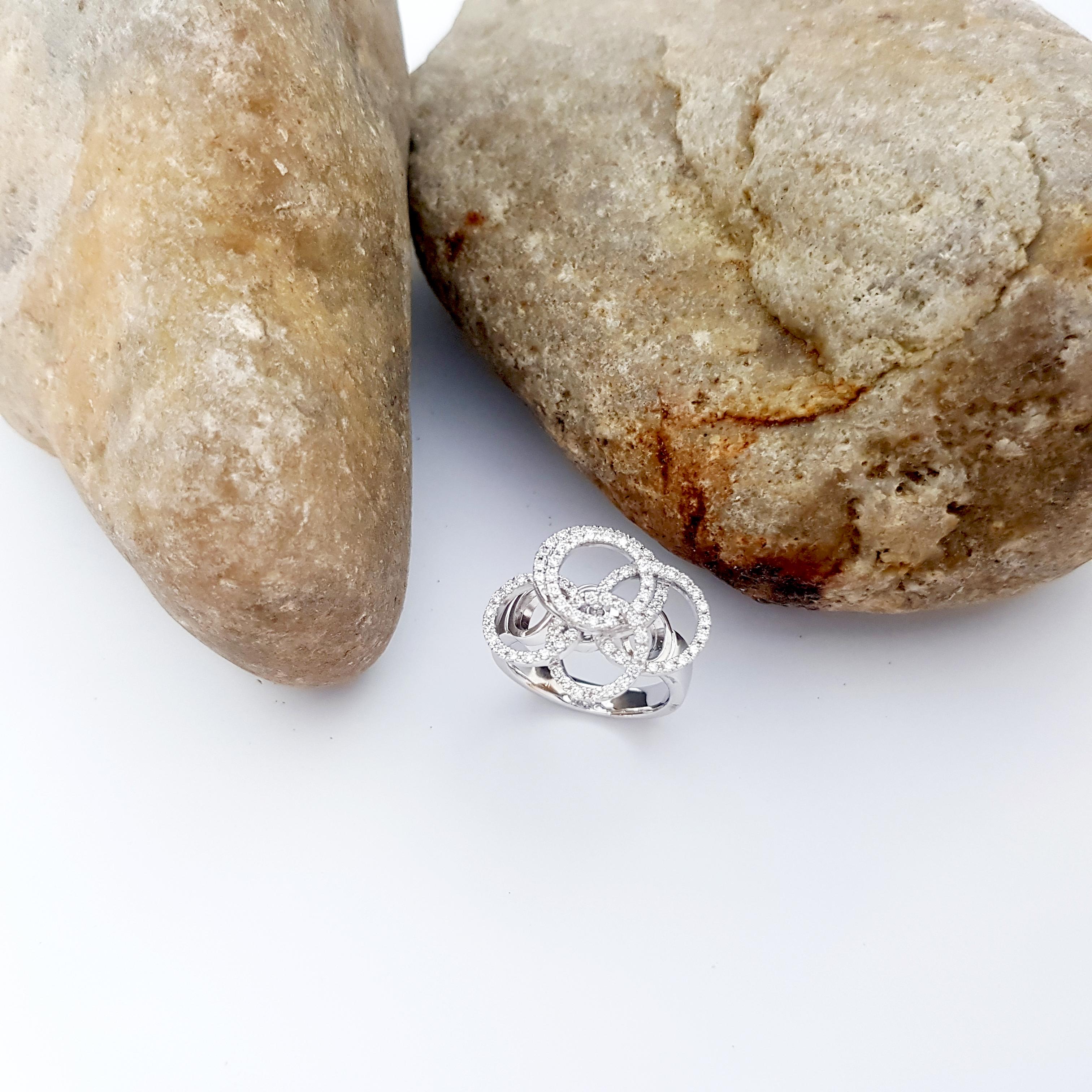 Diamond Flower Ring set in 18K White Gold Settings For Sale 3