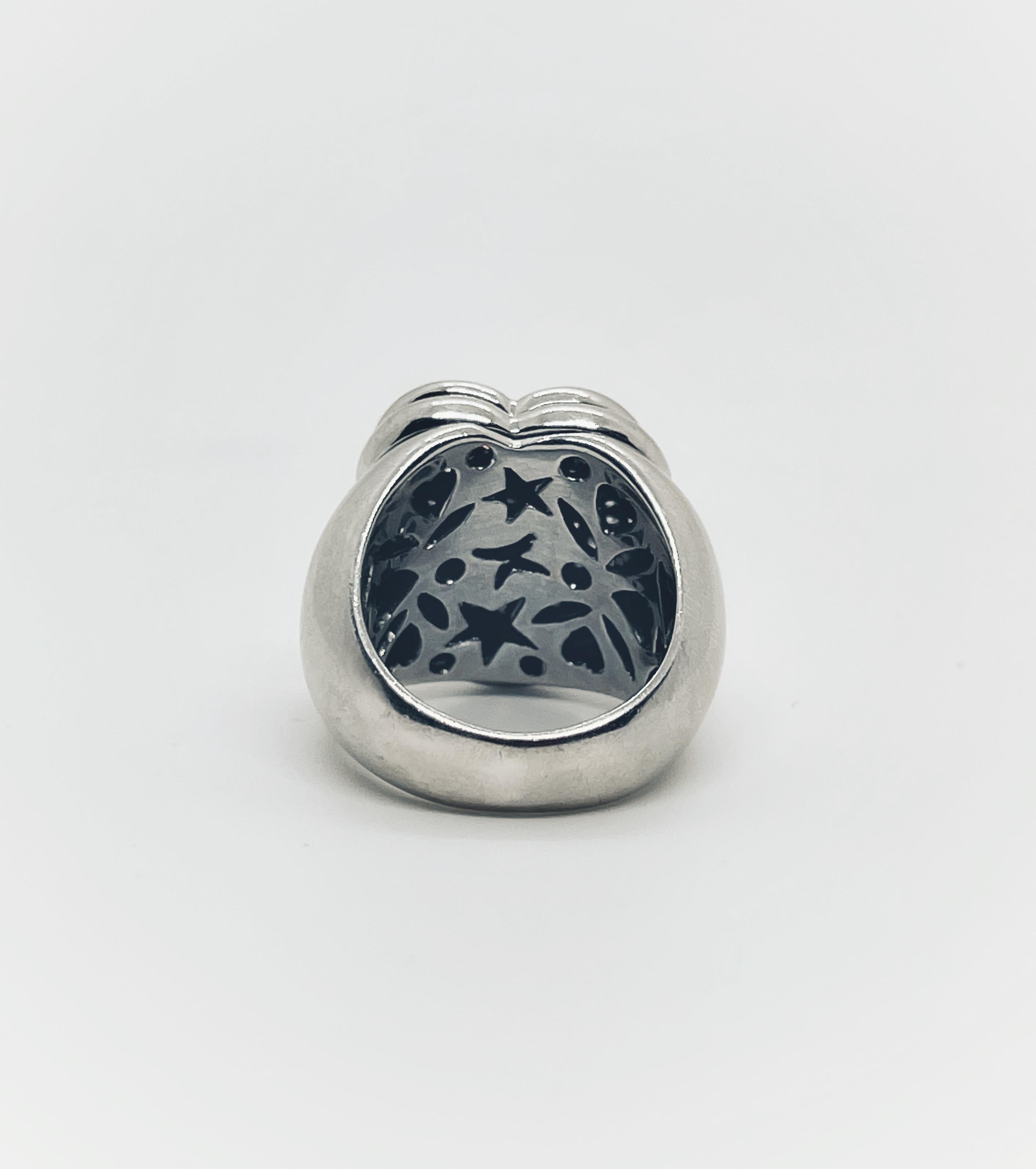 Modern Diamond Flower Ring White Gold 18 Karat For Sale