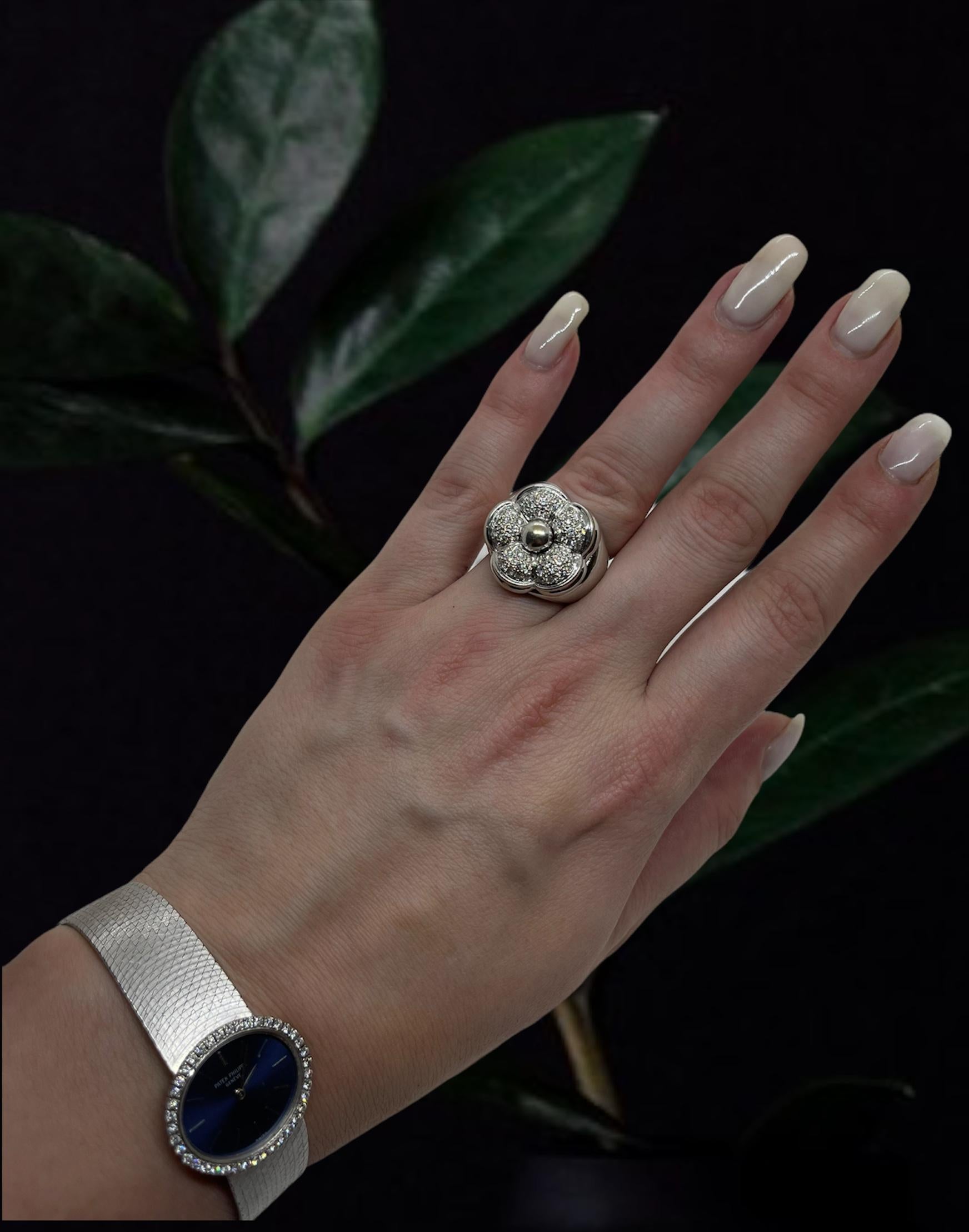 Brilliant Cut Diamond Flower Ring White Gold 18 Karat For Sale