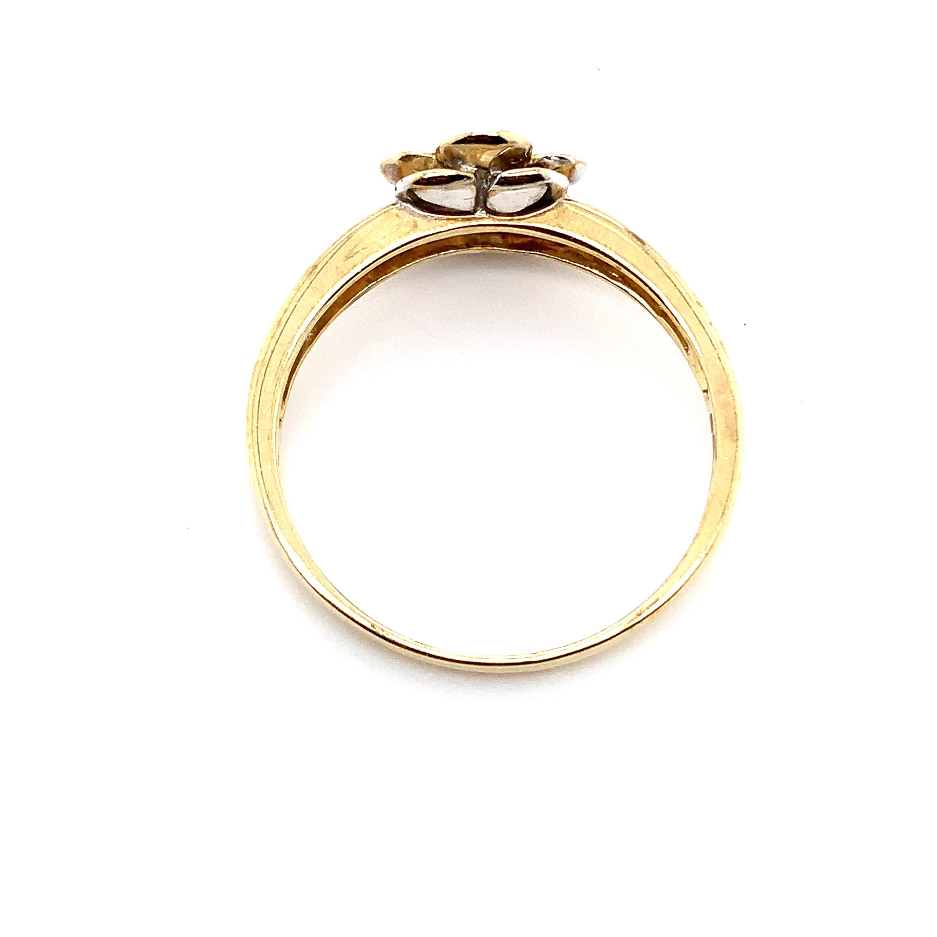 Art Deco Diamond flower shaped cocktail dress ring yellow gold For Sale