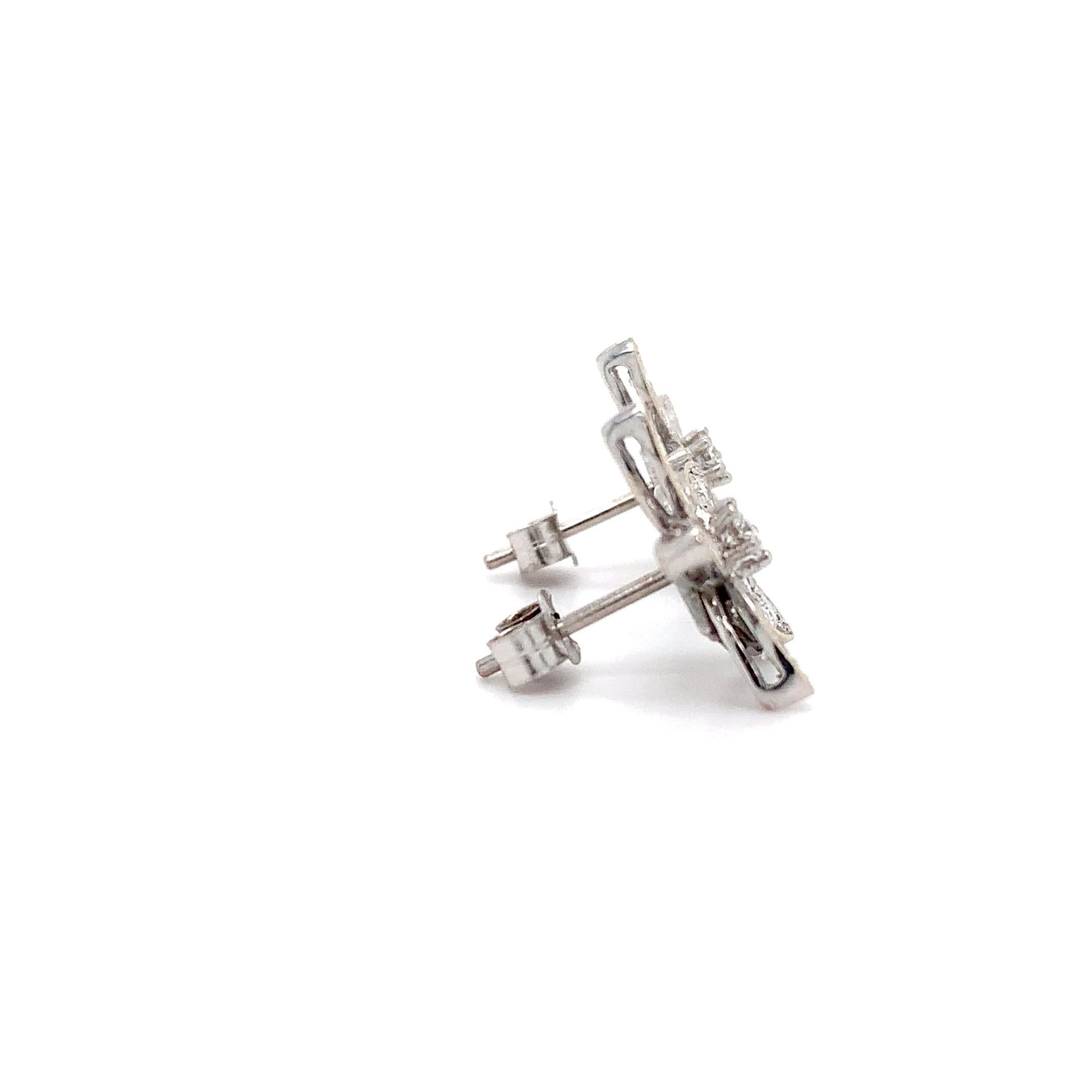 Pendientes de diamantes en forma de flor de oro blanco de 18 quilates en venta 2