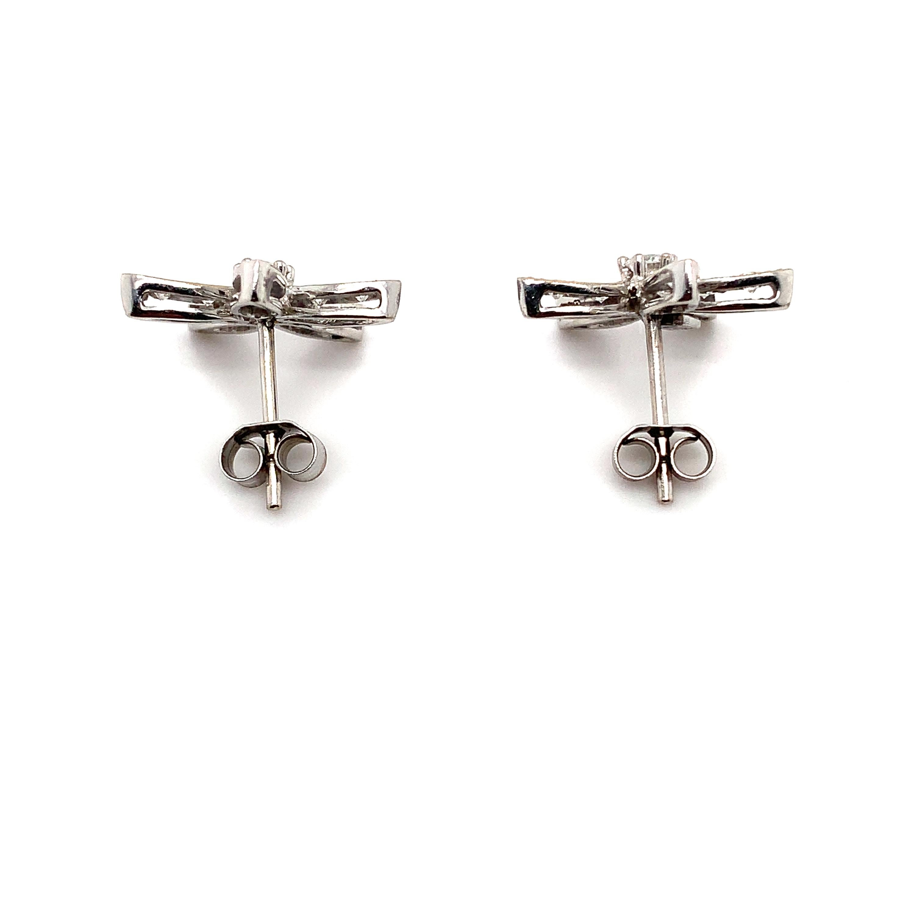 Pendientes de diamantes en forma de flor de oro blanco de 18 quilates en venta 3