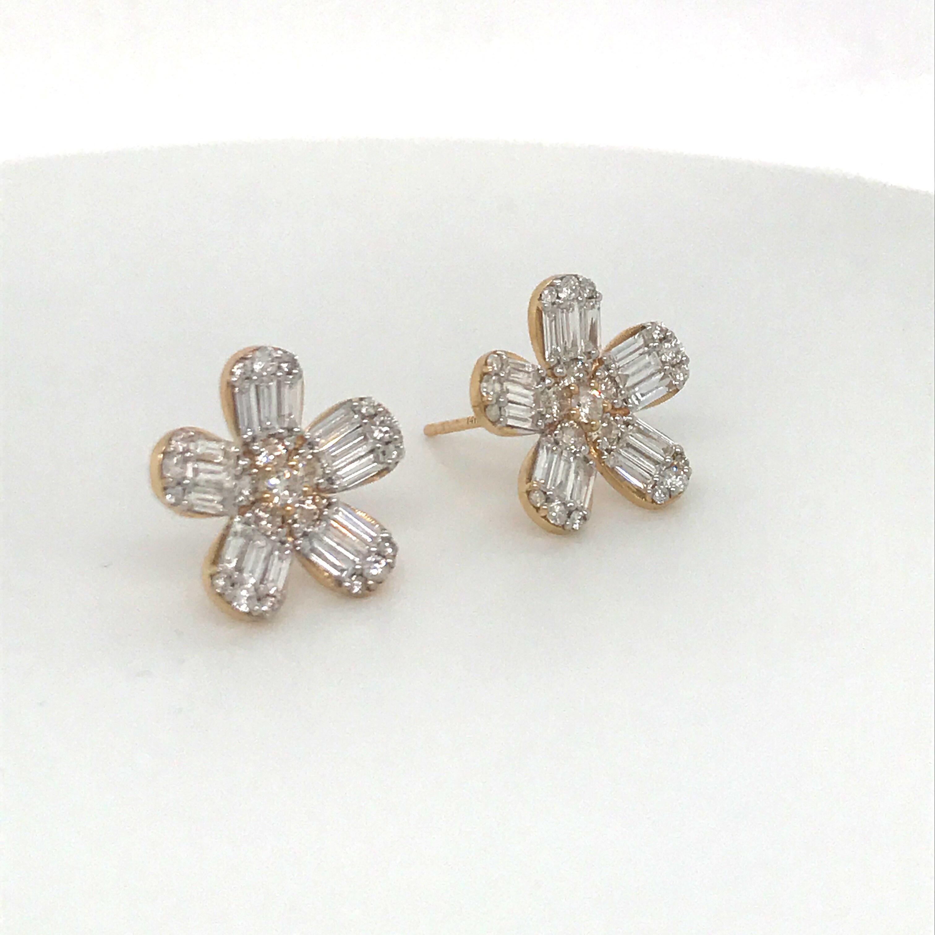 Contemporary Diamond Flower Stud Earrings 1.67 Carat 14 Karat Rose Gold