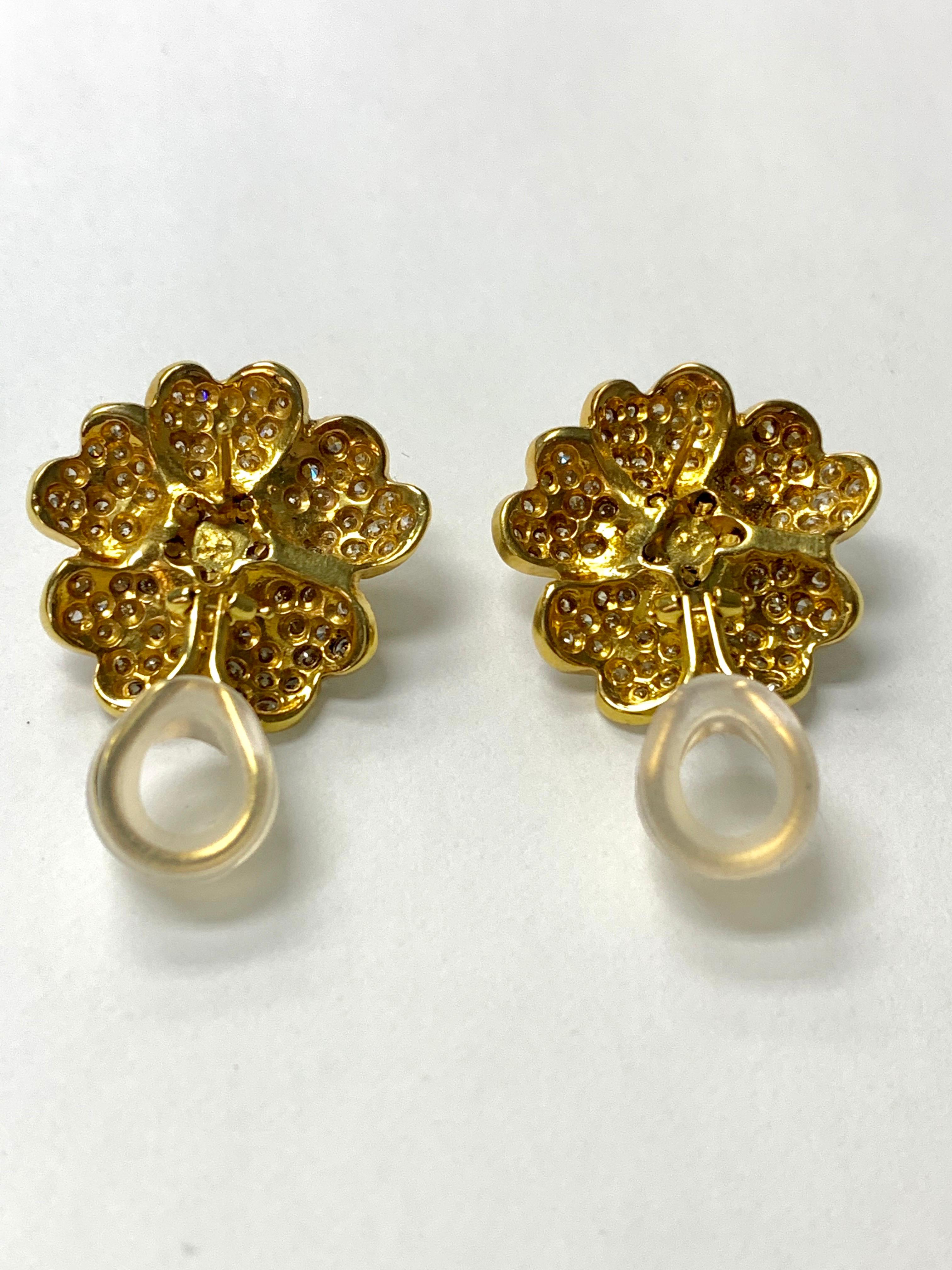 Round Cut Diamond Flower Stud Earrings in 18 Karat Yellow Gold For Sale
