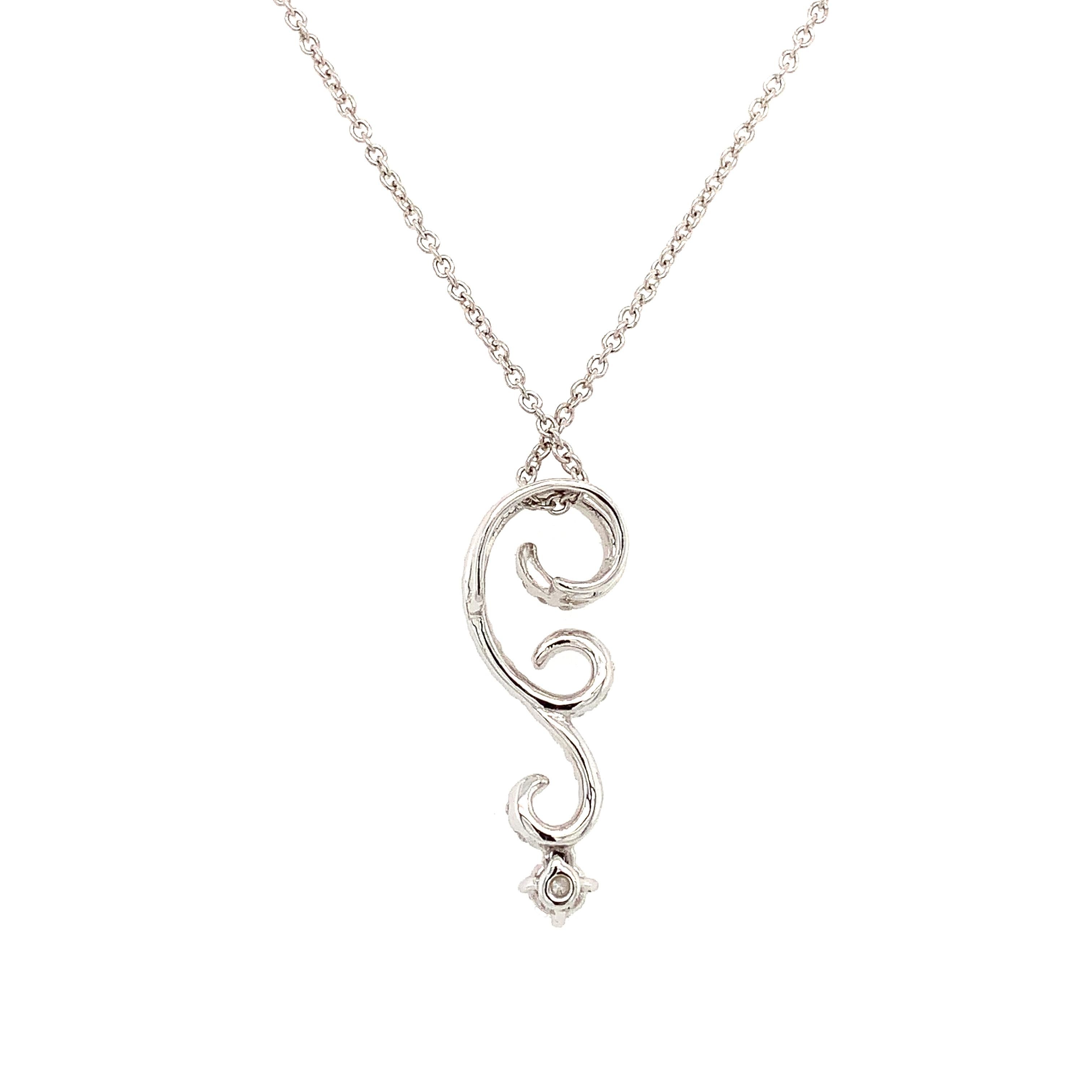 Taglio rotondo Collana con ciondolo a forma di fiore di diamante in oro bianco 18 carati in vendita