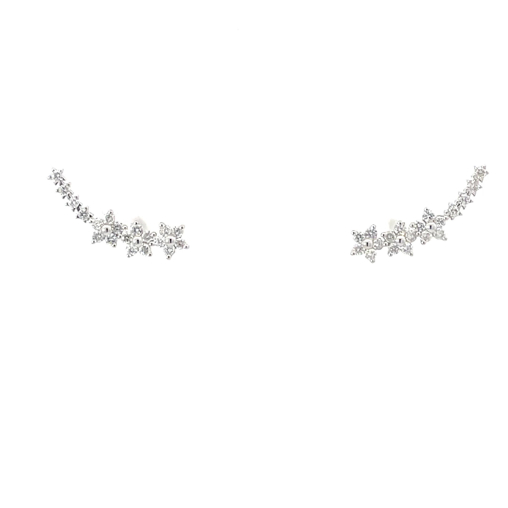 Boucles d'oreilles en or blanc 18 carats avec fleurs en diamant sur tige grimpante Pour femmes en vente