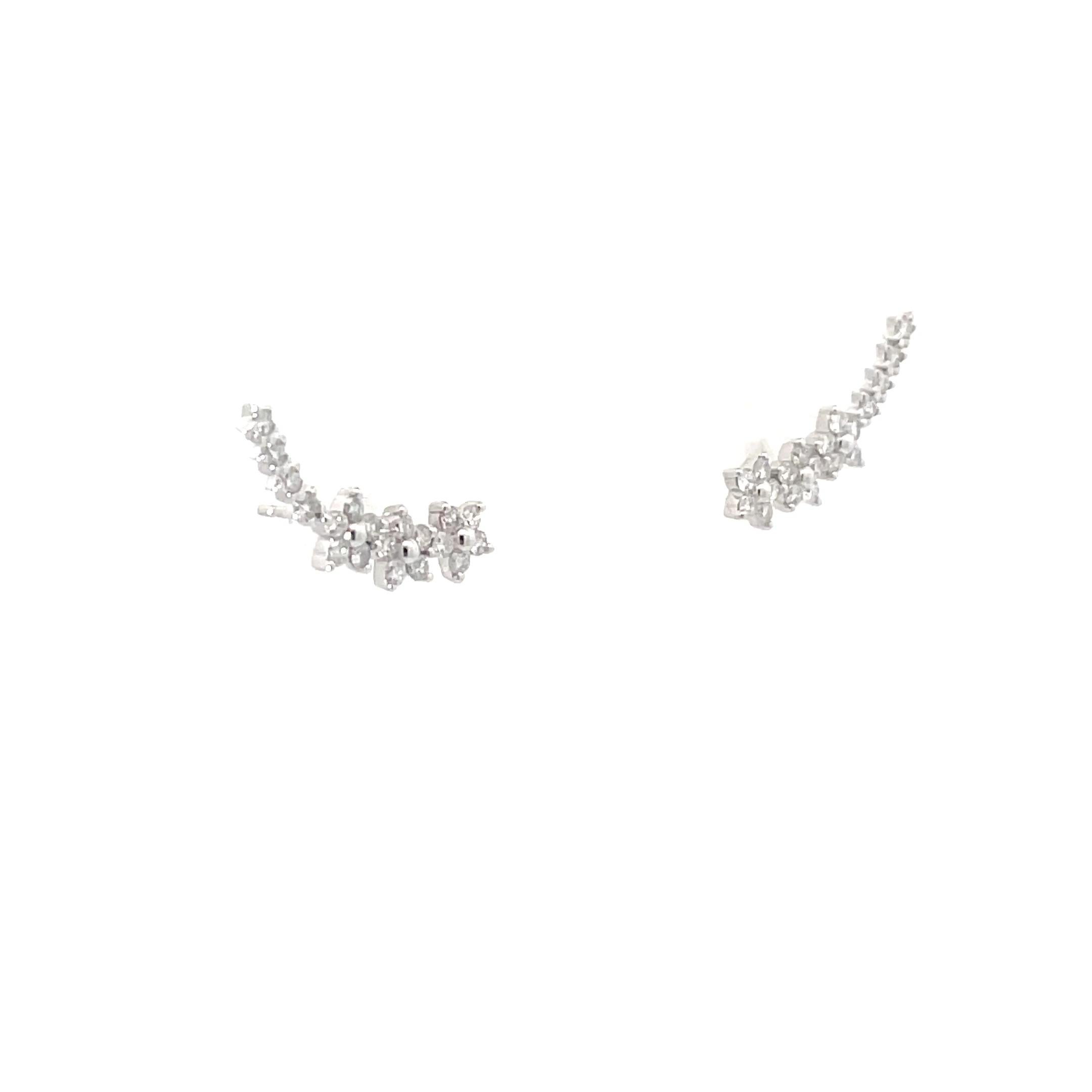 Boucles d'oreilles en or blanc 18 carats avec fleurs en diamant sur tige grimpante en vente 1