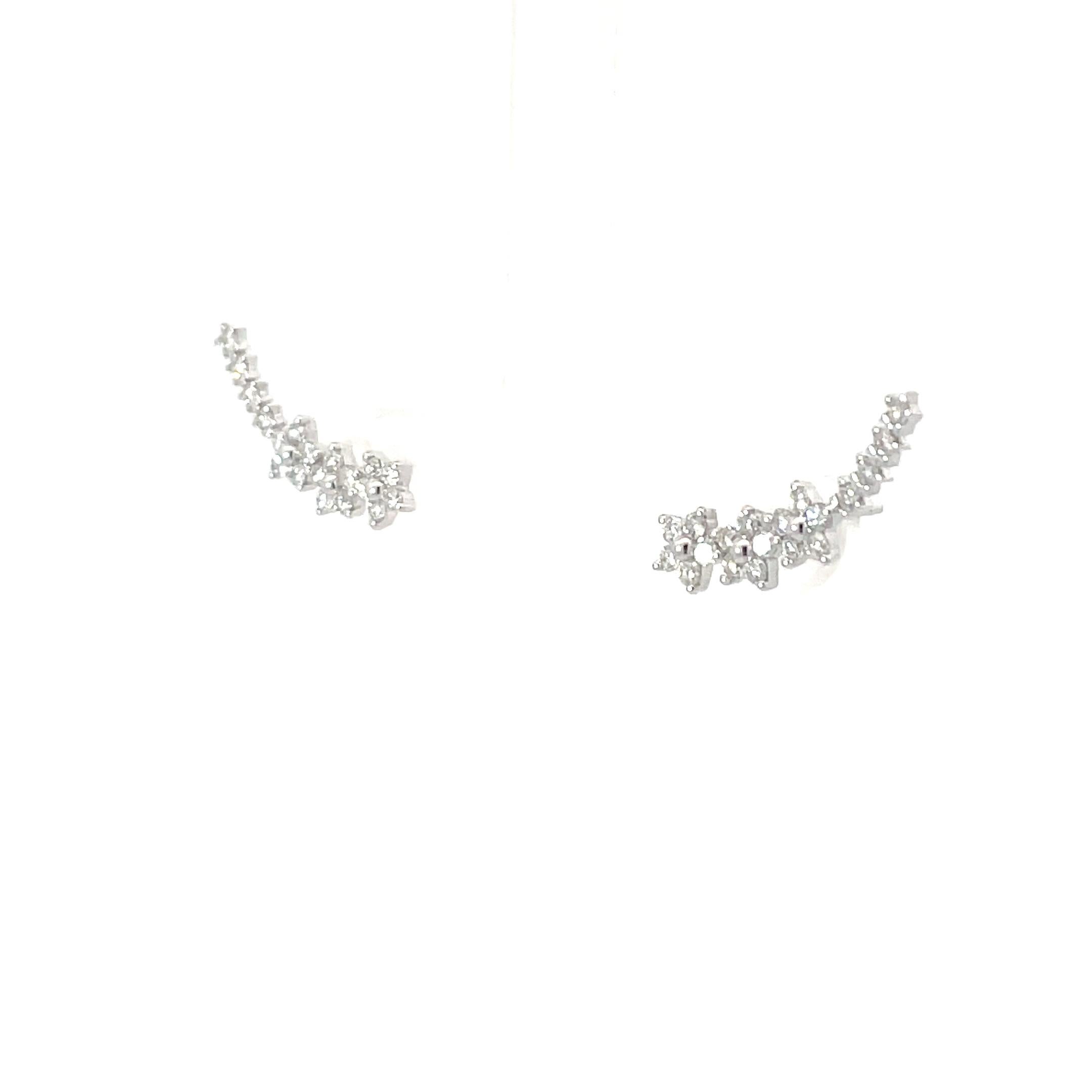 Boucles d'oreilles en or blanc 18 carats avec fleurs en diamant sur tige grimpante en vente 2