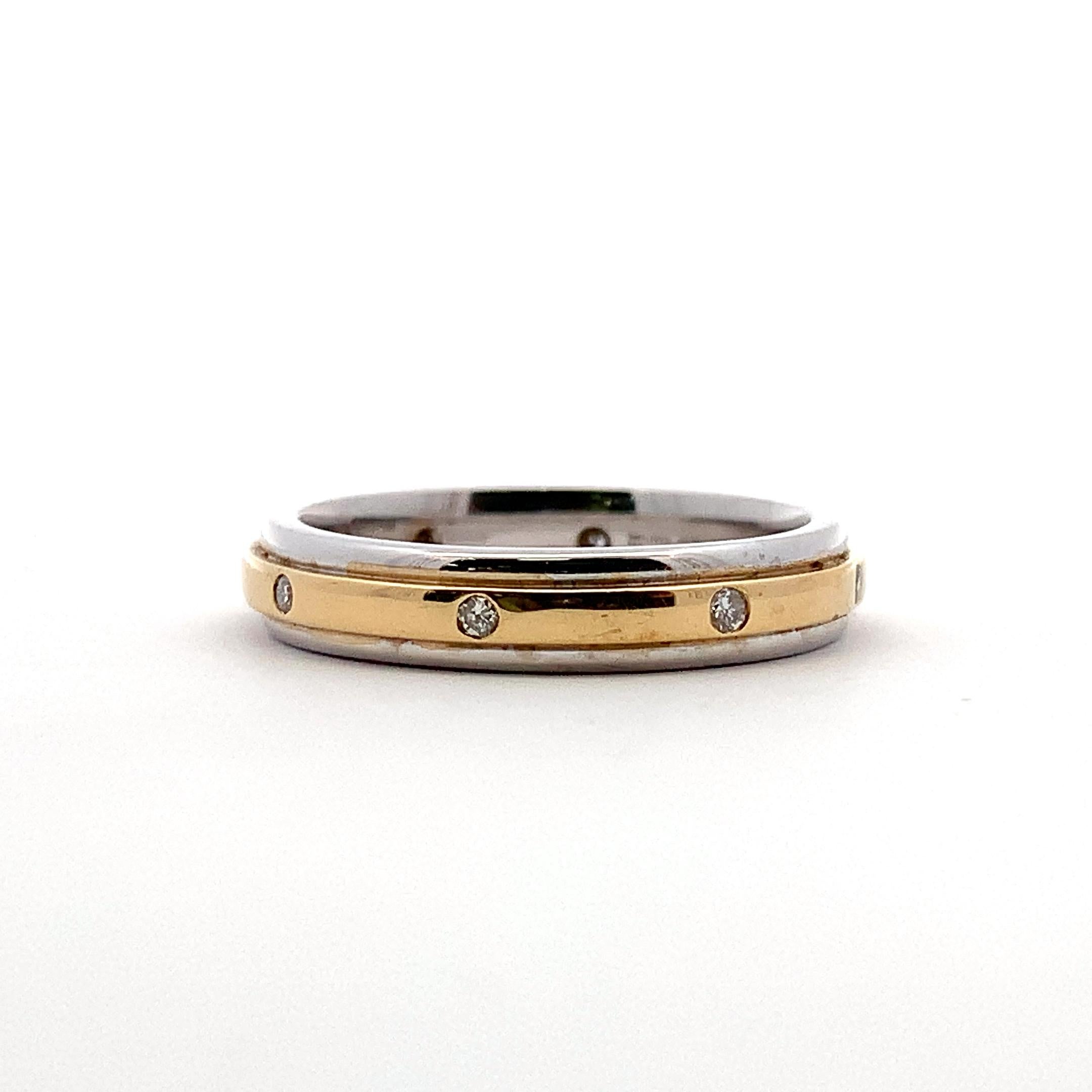 Diamantbündiger Ehering 18k Gelb- und Weißgold im Zustand „Neu“ im Angebot in London, GB