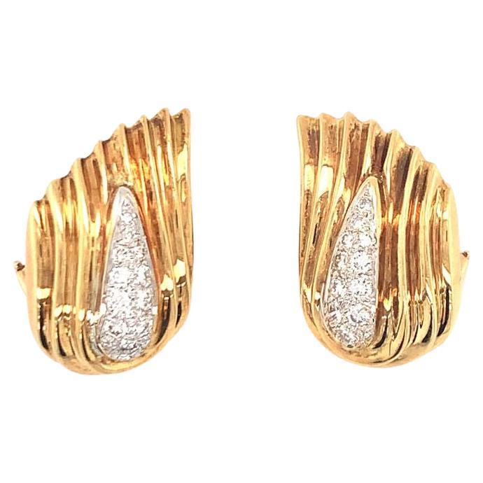 Geriffelte Ohrringe aus 18k Gelbgold mit Diamanten, ca. 1960er Jahre im Angebot