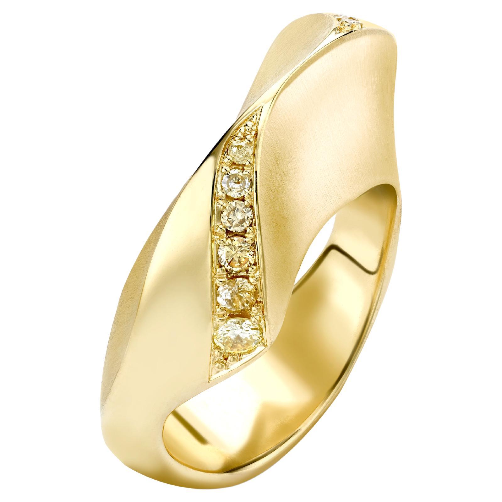FOLDE RING Yellow gold with a warm-tone diamond edge by Liv Luttrell 