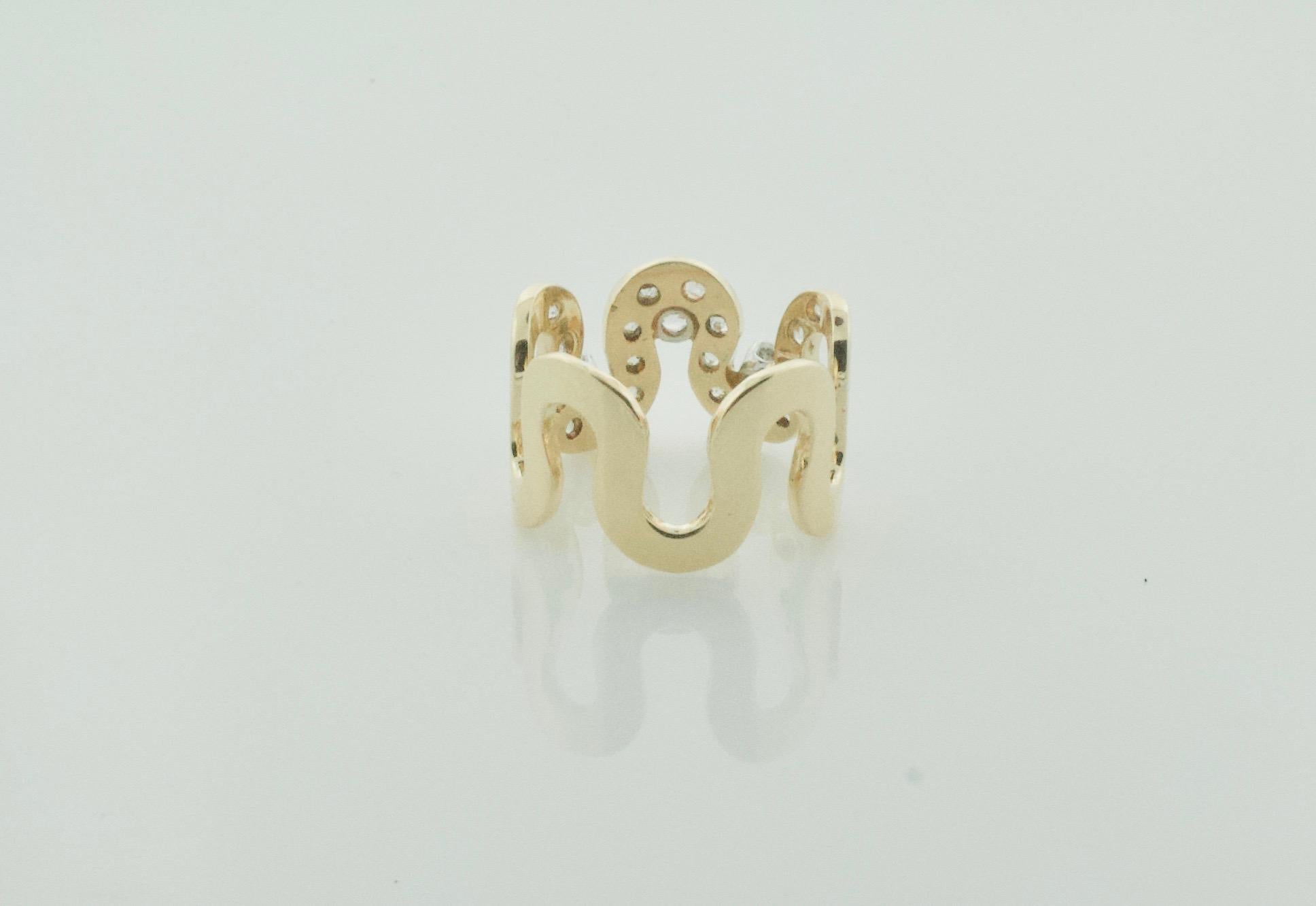 Diamond Free Form Diamond Ring Circa 1960's in Yellow Gold In Excellent Condition For Sale In Wailea, HI