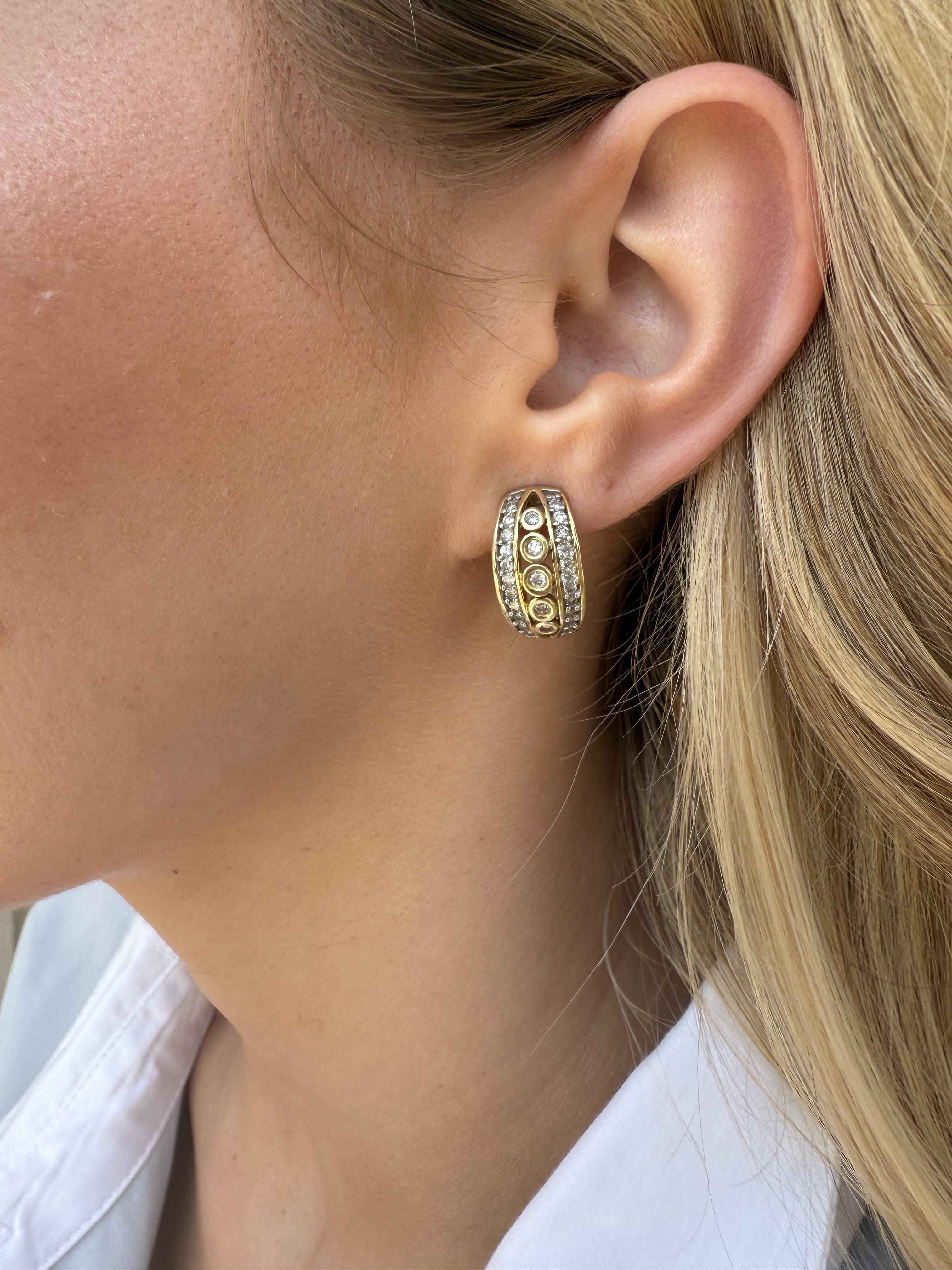 ¡¡Nos encantan estas bellezas!!
Perfecto para llevarlo y amarlo a diario.

Detalles del pendiente
Material: Oro amarillo de 14 quilates
Estilo de espalda: Respaldo francés
Longitud de la gota: 3/4 de pulgada
Anchura: 10,2 mm
Peso: 6,2