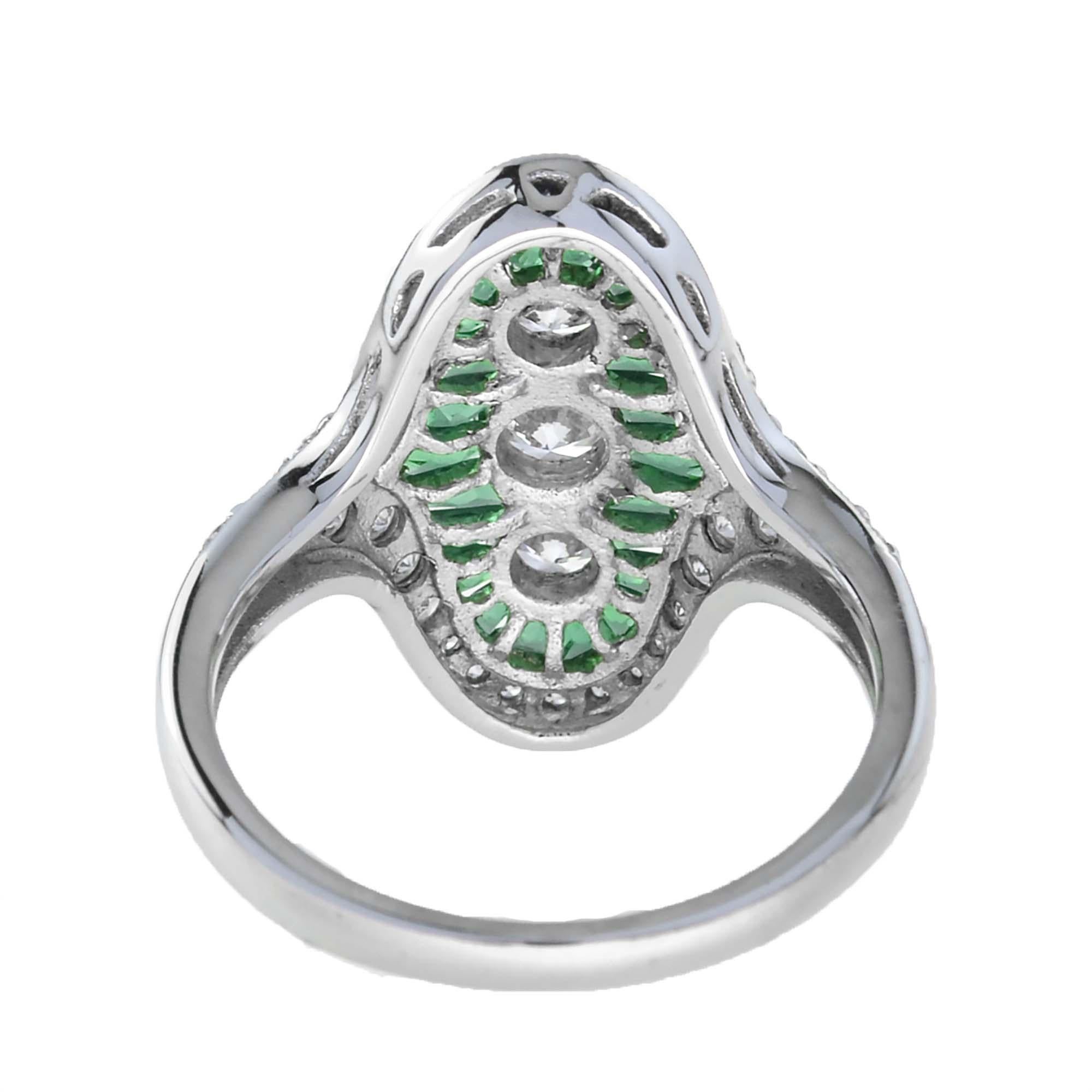 Anello a tre pietre con diamante taglio francese e smeraldo in stile Art Déco in oro bianco 18 carati In condizioni Nuovo in vendita a Bangkok, TH