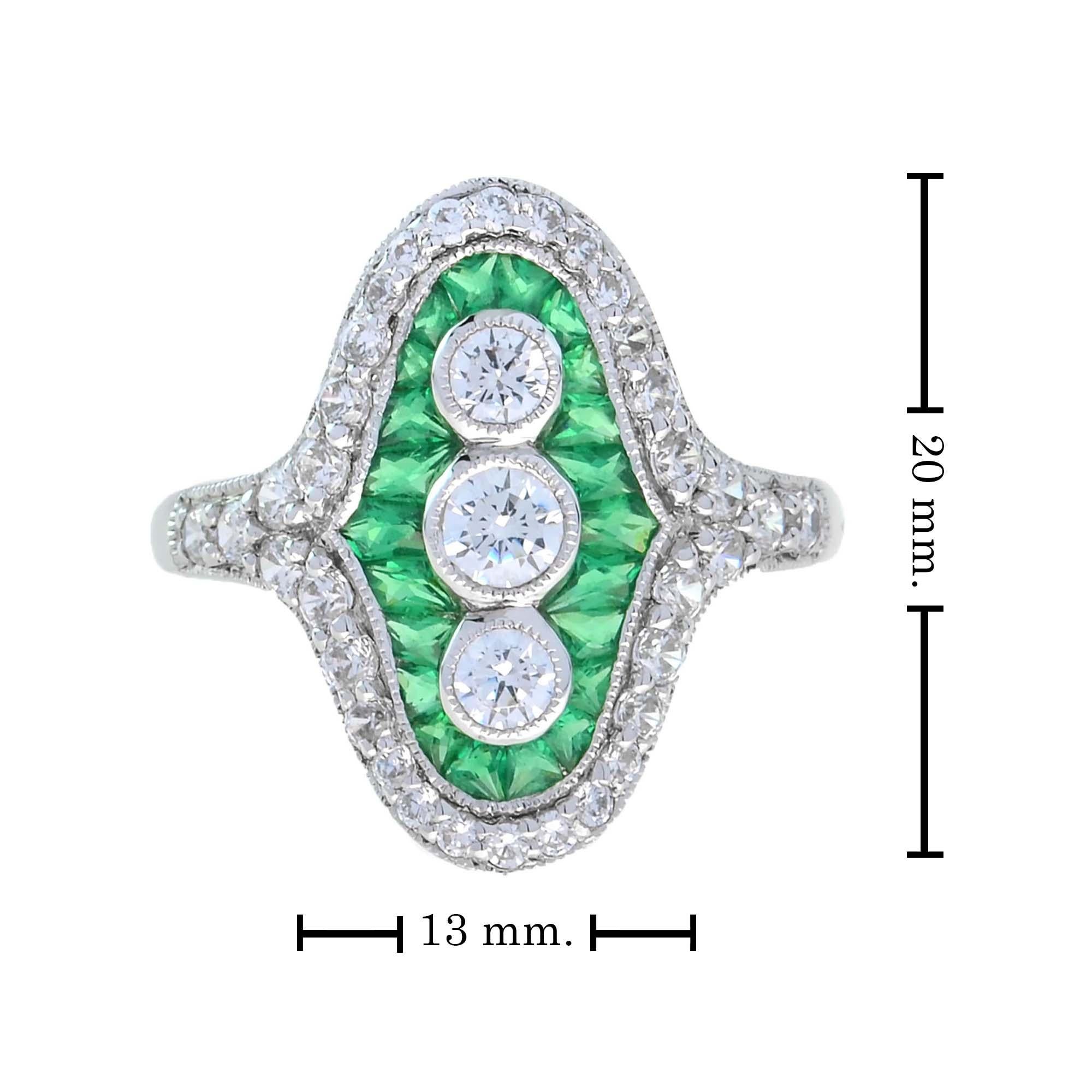 Anello a tre pietre con diamante taglio francese e smeraldo in stile Art Déco in oro bianco 18 carati in vendita 1