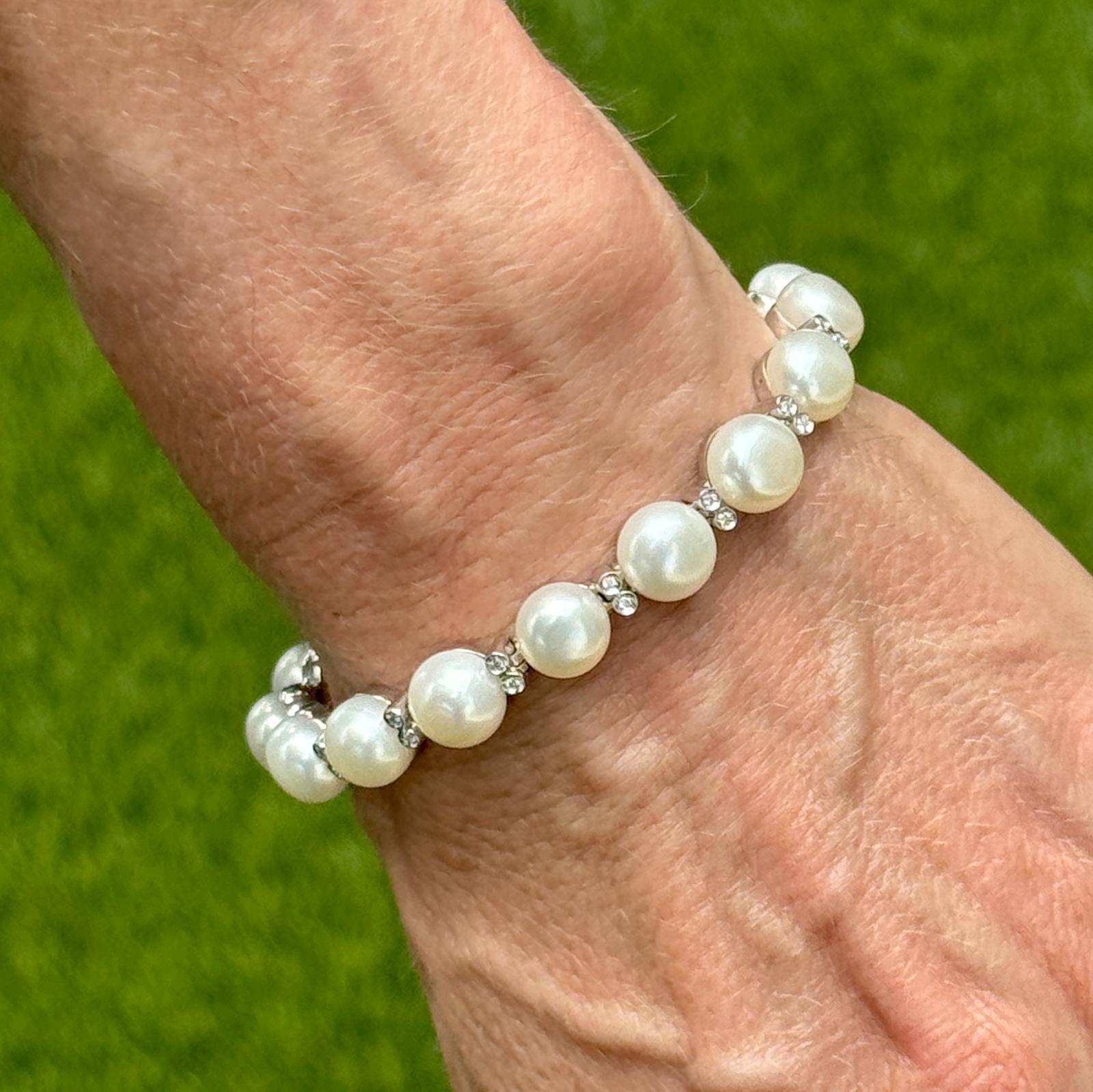 Modern Diamond Fresh Water Cultured Pearl 14 Karat White Gold Bracelet.