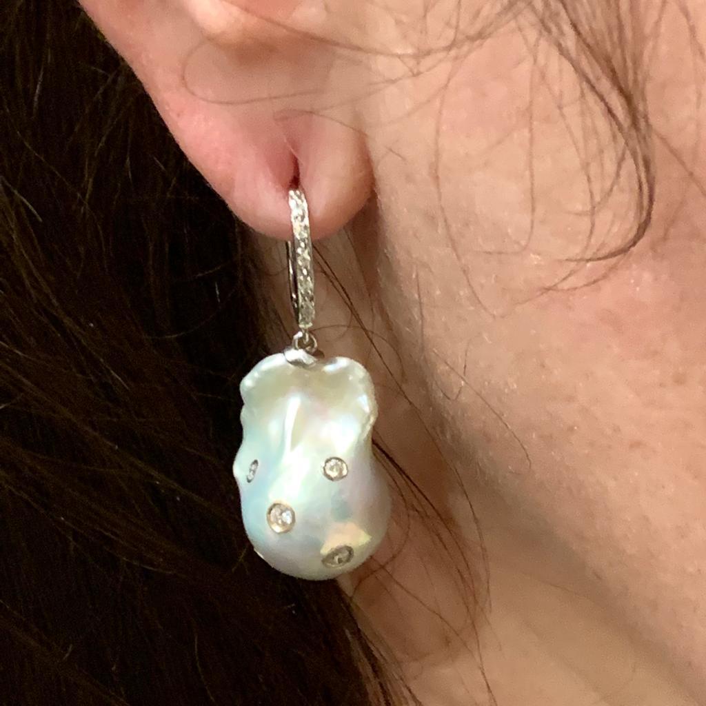 Fine Quality Freshwater Pearl Diamond Earrings 14k Gold 13 mm Certified $4,950 915985

This is a Unique Custom Made Glamorous Piece of Jewelry!

Nothing says, “I Love you” more than Diamonds and Pearls!

These Freshwater pearl earrings have been