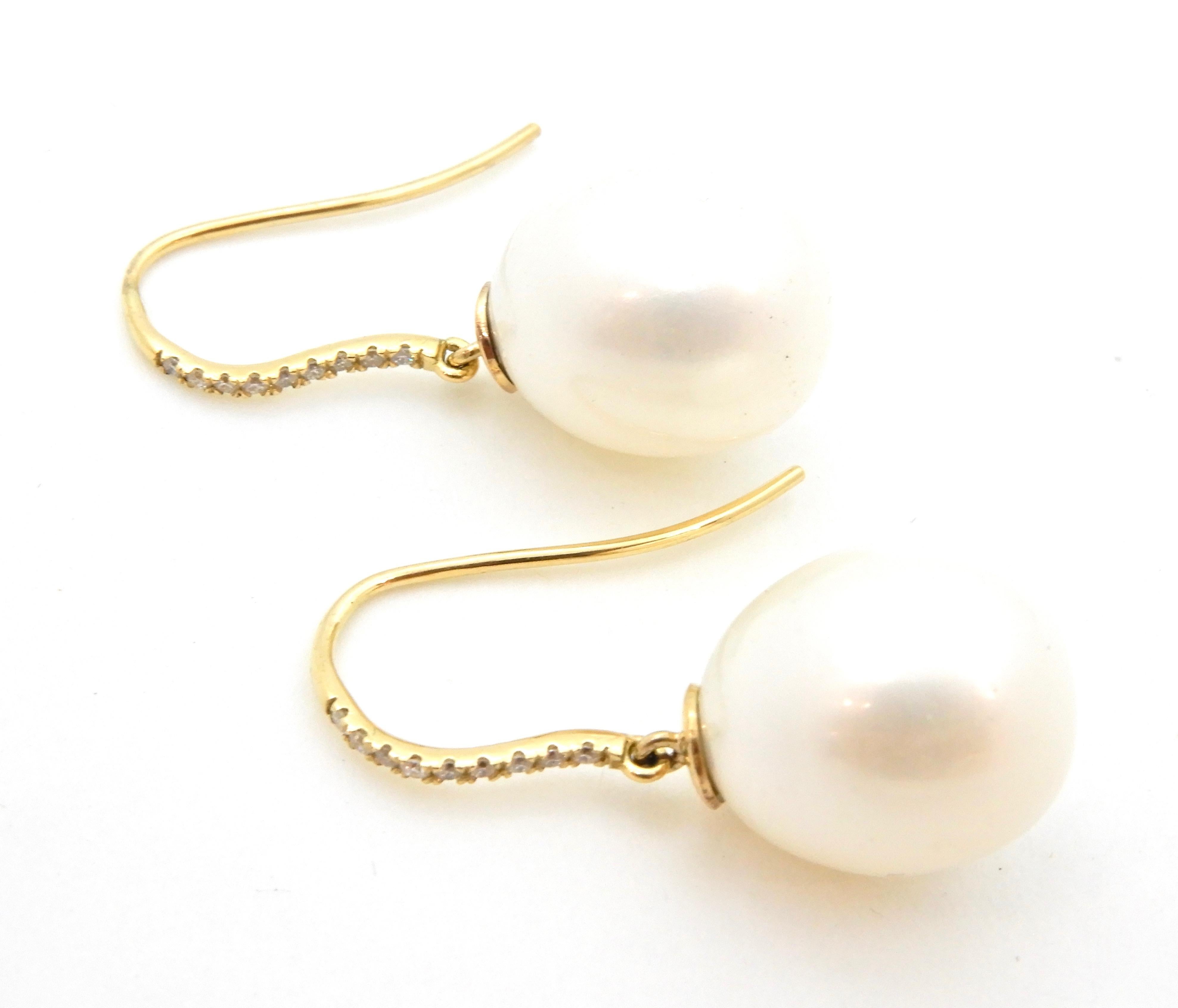 Contemporary Diamond Freshwater Pearl 18 Carat Yellow Gold Mayfair Drop Earrings