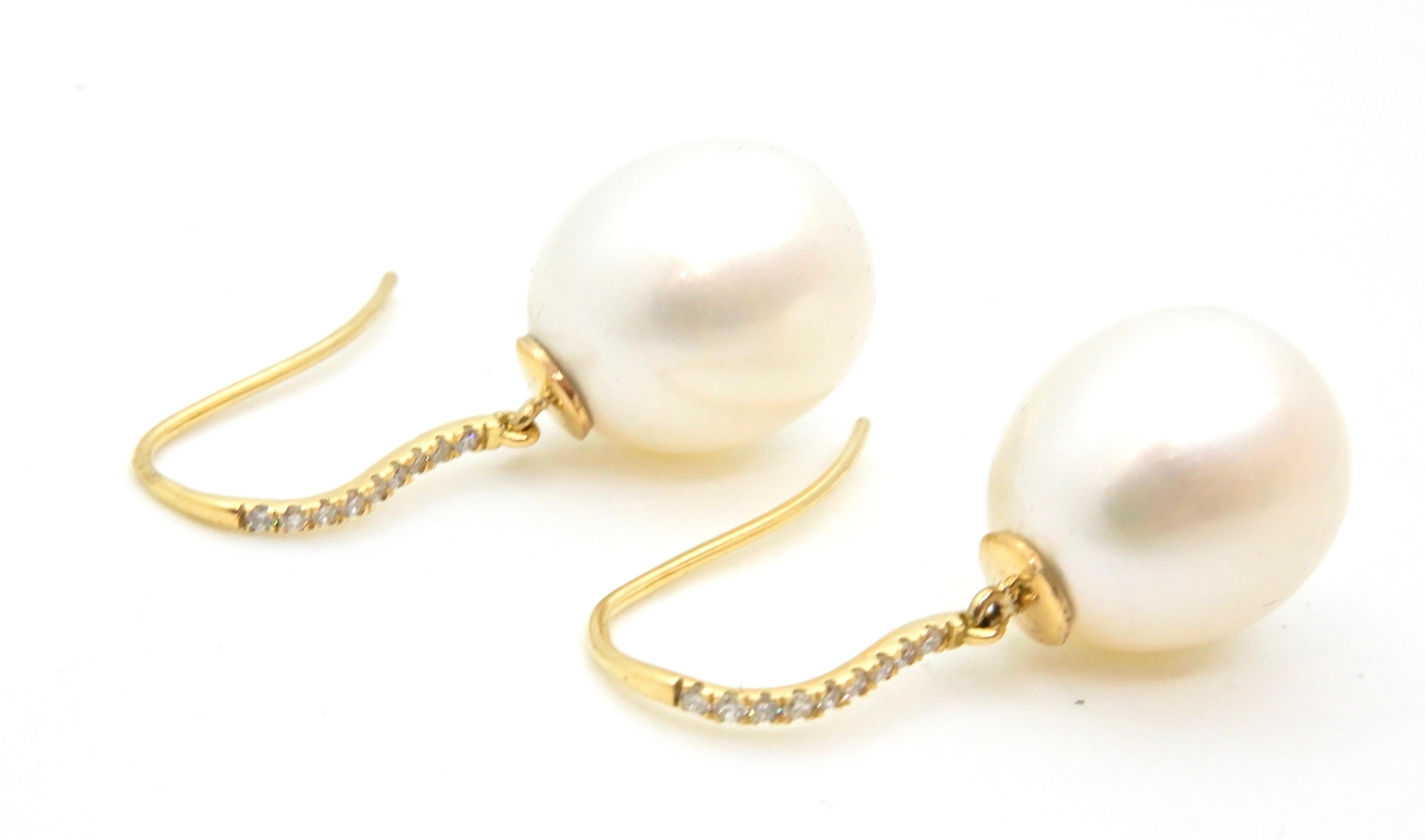 Round Cut Diamond Freshwater Pearl 18 Carat Yellow Gold Mayfair Drop Earrings