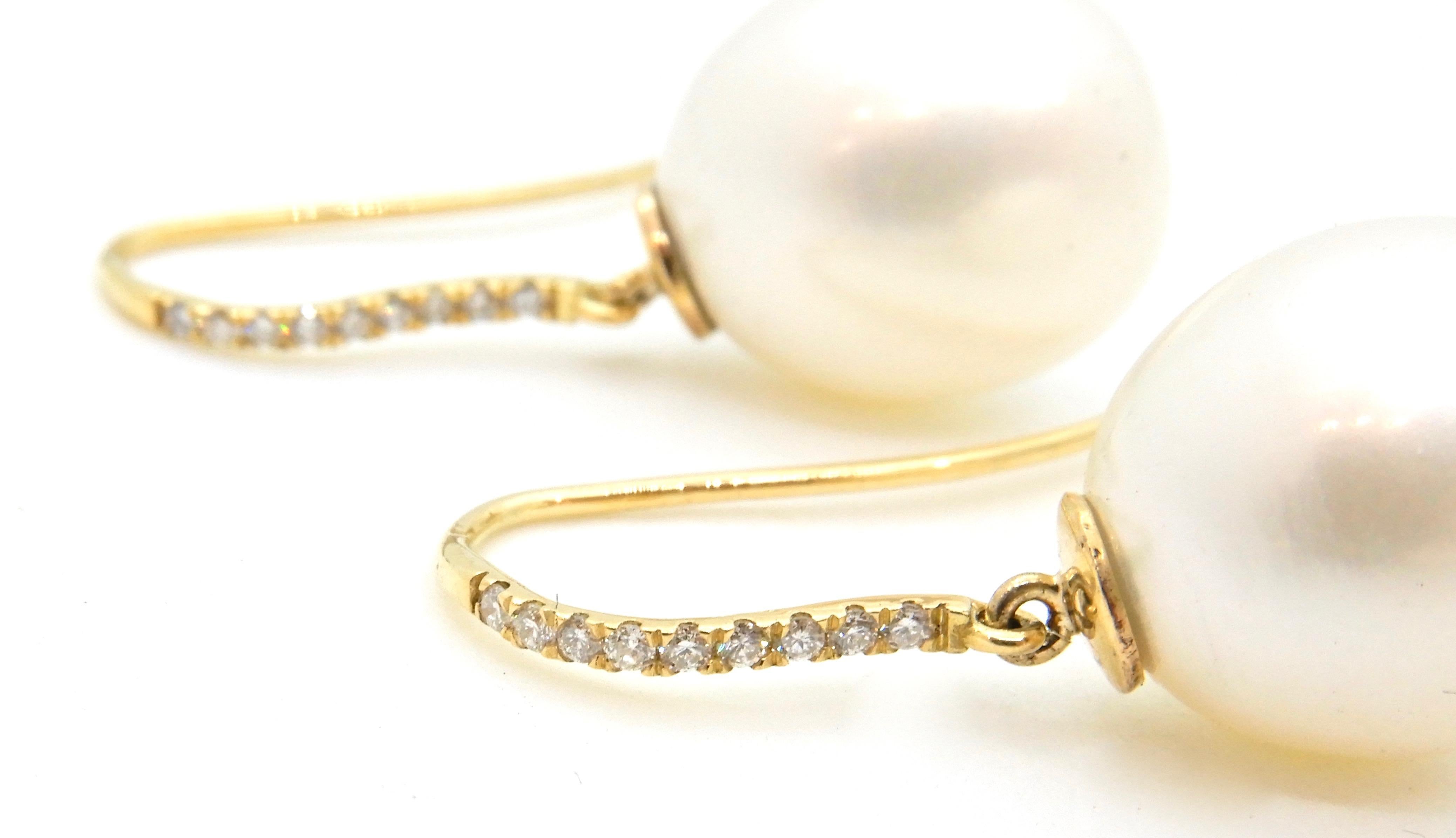 Diamond Freshwater Pearl 18 Carat Yellow Gold Mayfair Drop Earrings In New Condition In Brisbane, QLD