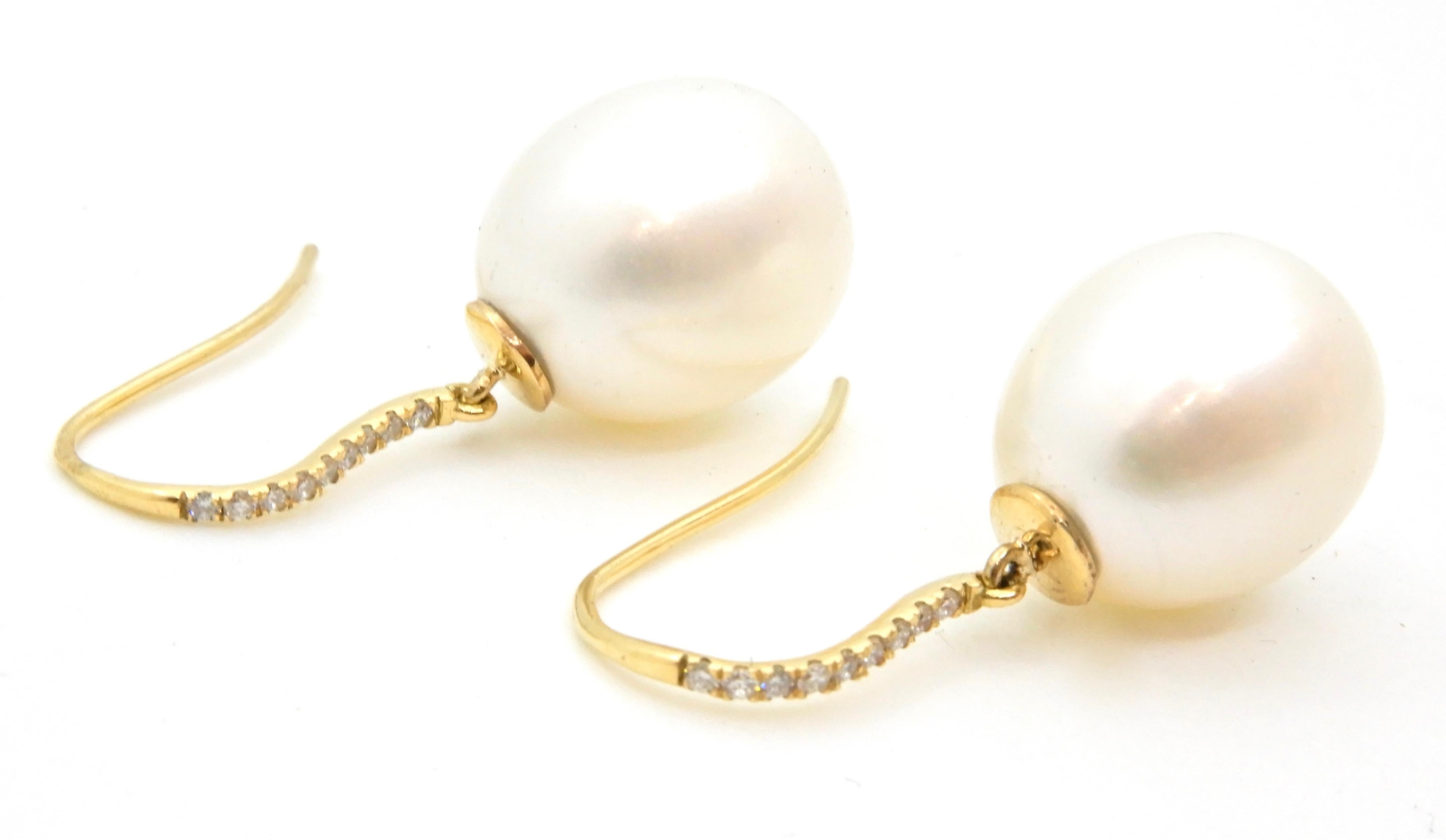 Women's Diamond Freshwater Pearl 18 Carat Yellow Gold Mayfair Drop Earrings