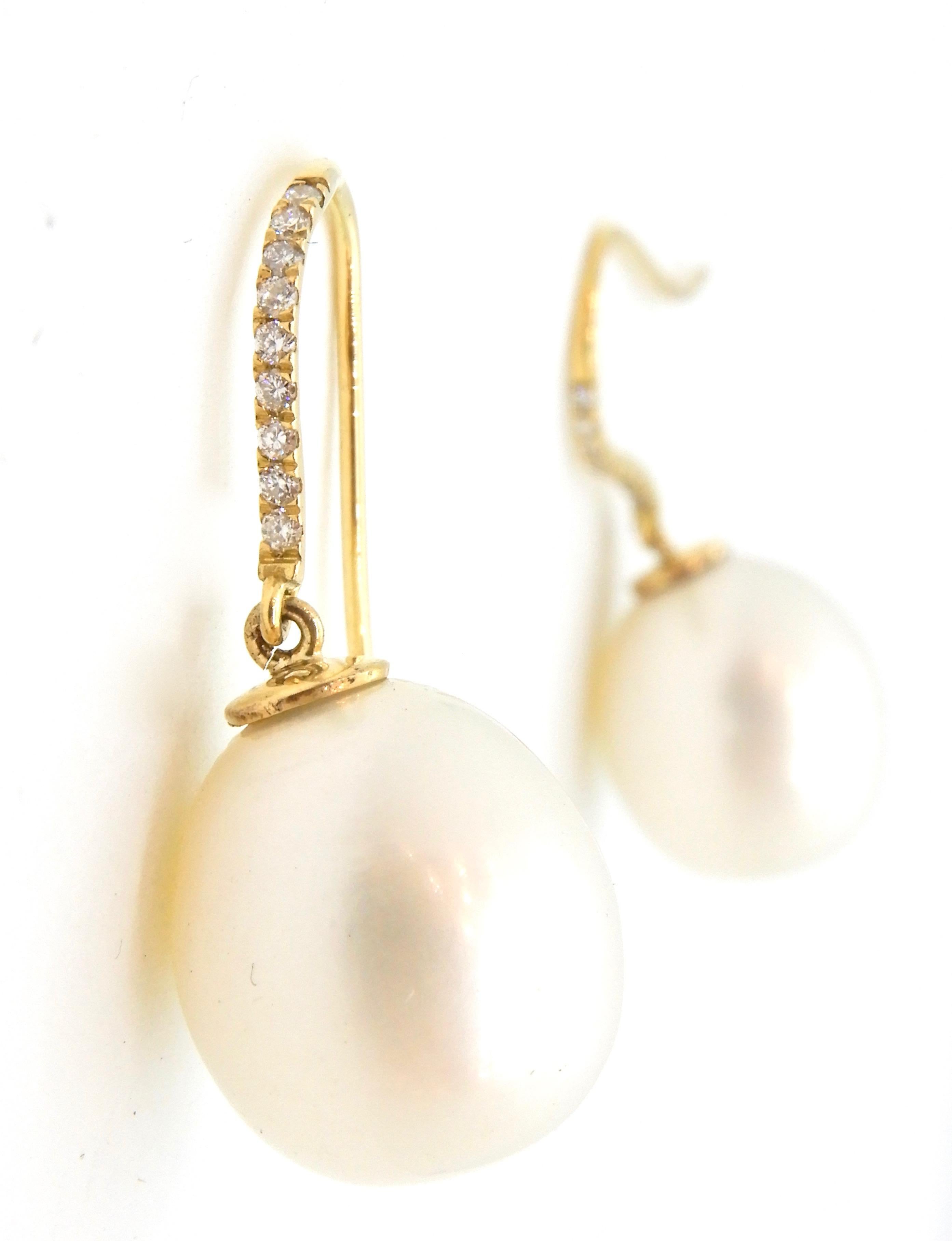 Diamond Freshwater Pearl 18 Carat Yellow Gold Mayfair Drop Earrings 2