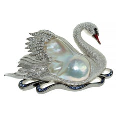 Diamond Freshwater Pearl 18 Karat White Gold Swan Brooch