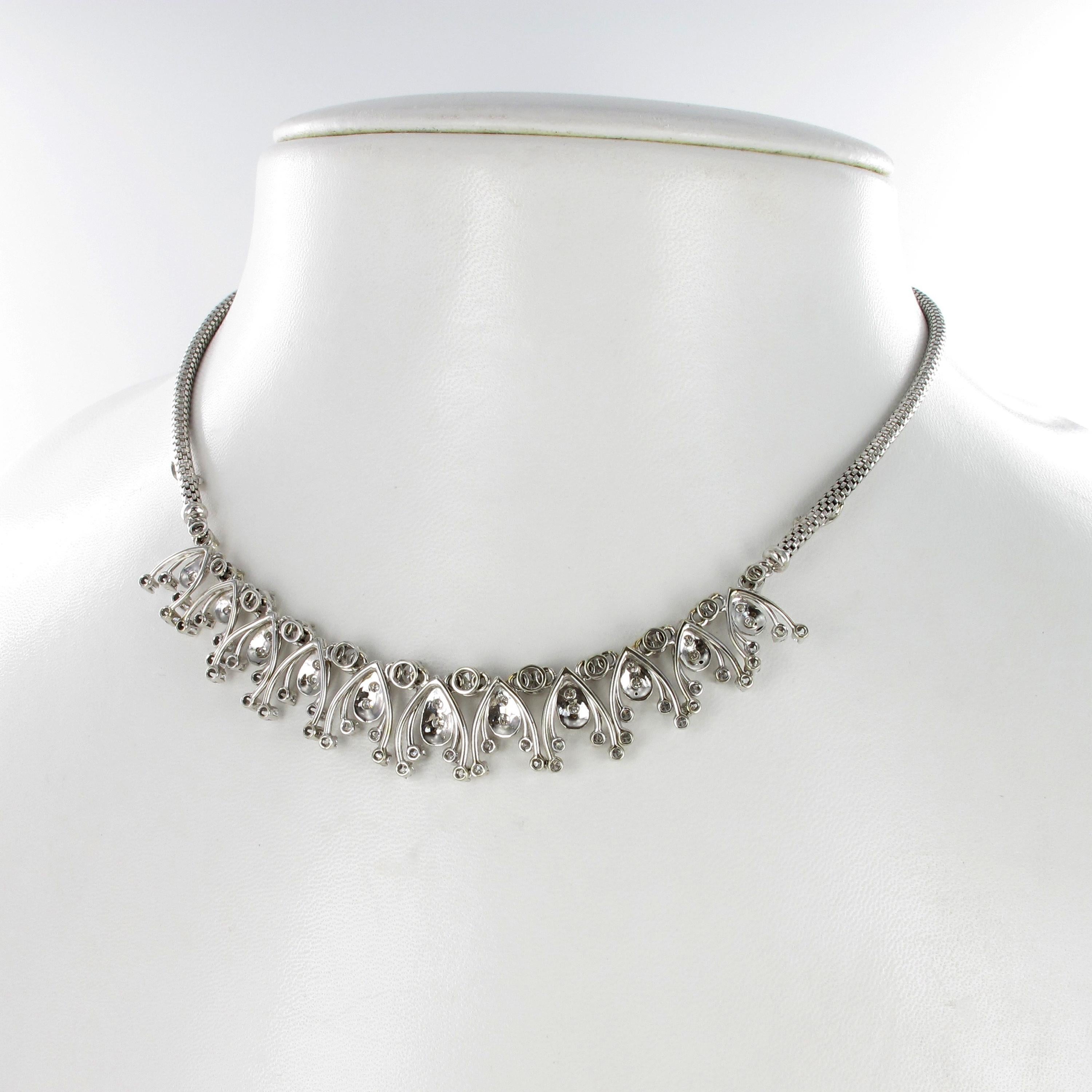 Diamond Fringe Necklace in 18 Karat White Gold In Good Condition For Sale In Lucerne, CH