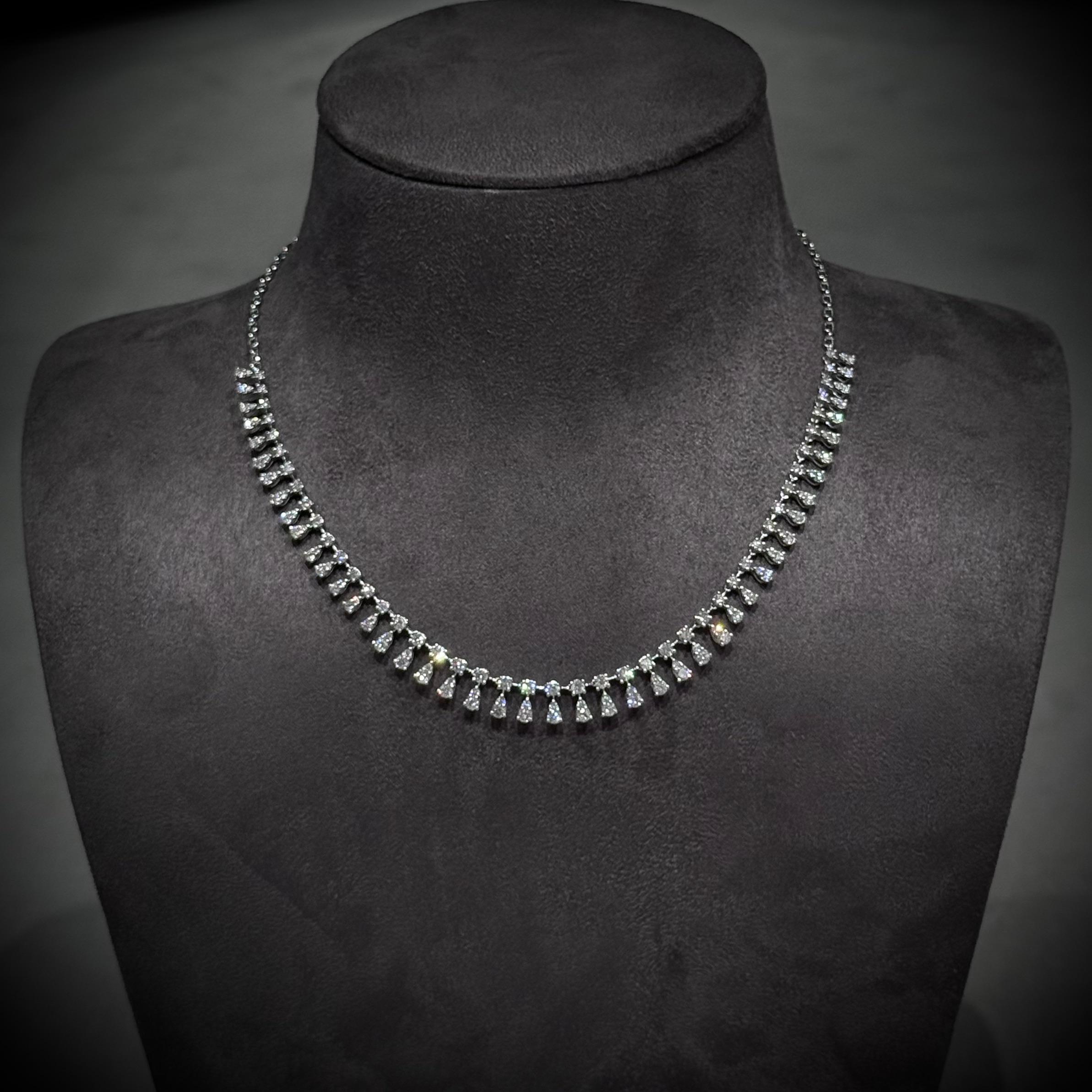 Collar con Flecos de Diamantes Gota Redonda Brillante Oro Blanco 18K Portugueses 2020s en venta 4