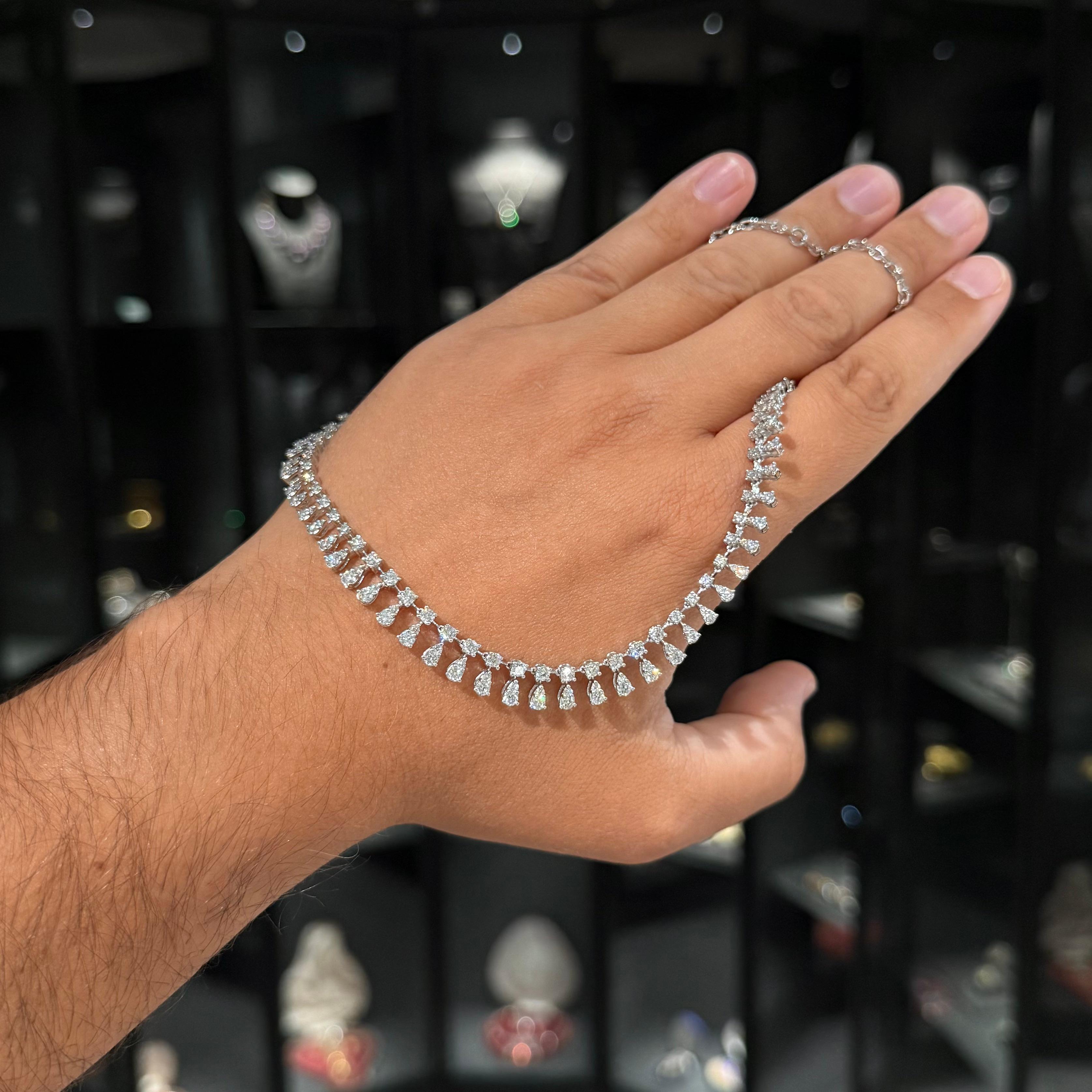 Collar con Flecos de Diamantes Gota Redonda Brillante Oro Blanco 18K Portugueses 2020s Contemporáneo en venta