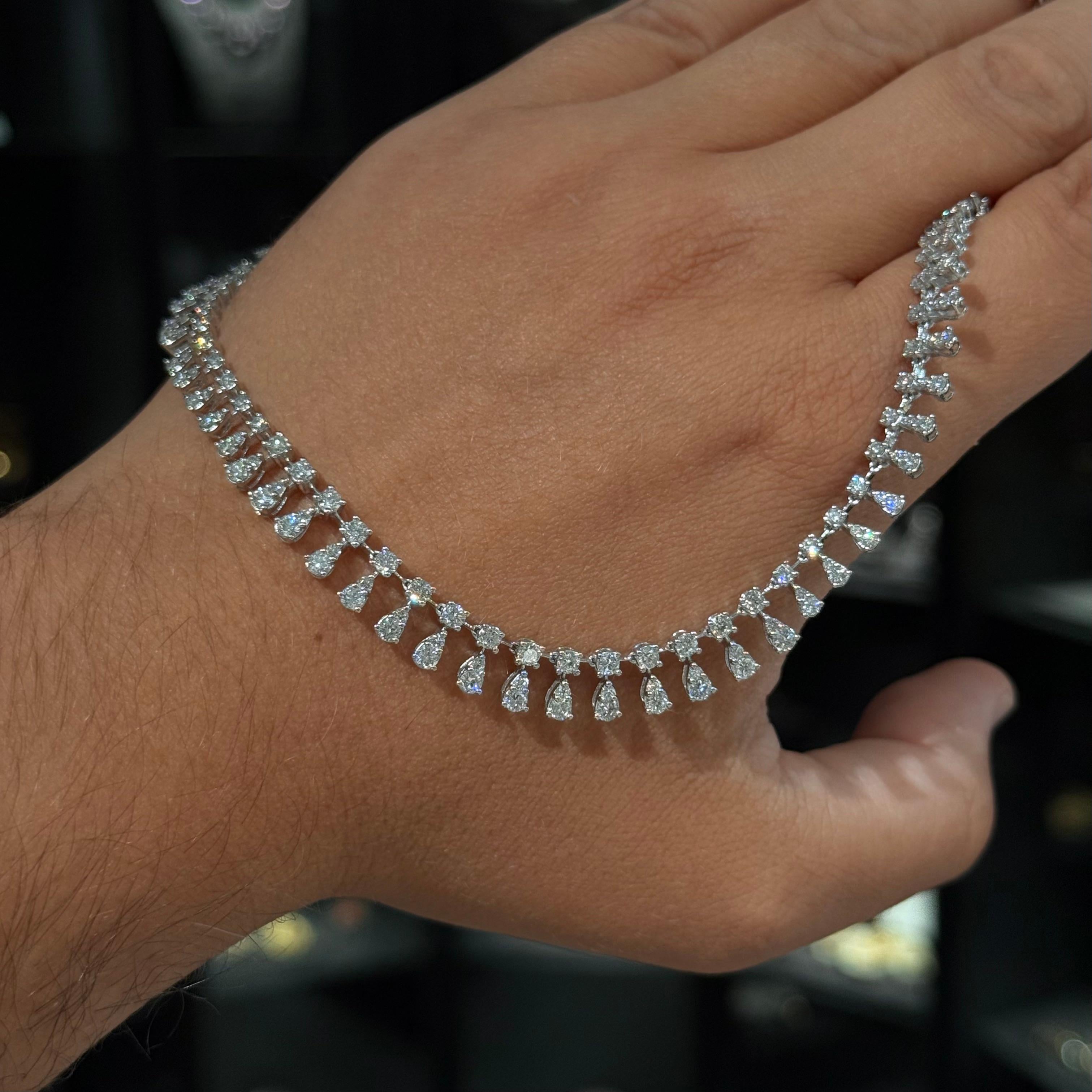 Collar con Flecos de Diamantes Gota Redonda Brillante Oro Blanco 18K Portugueses 2020s Corte redondo en venta