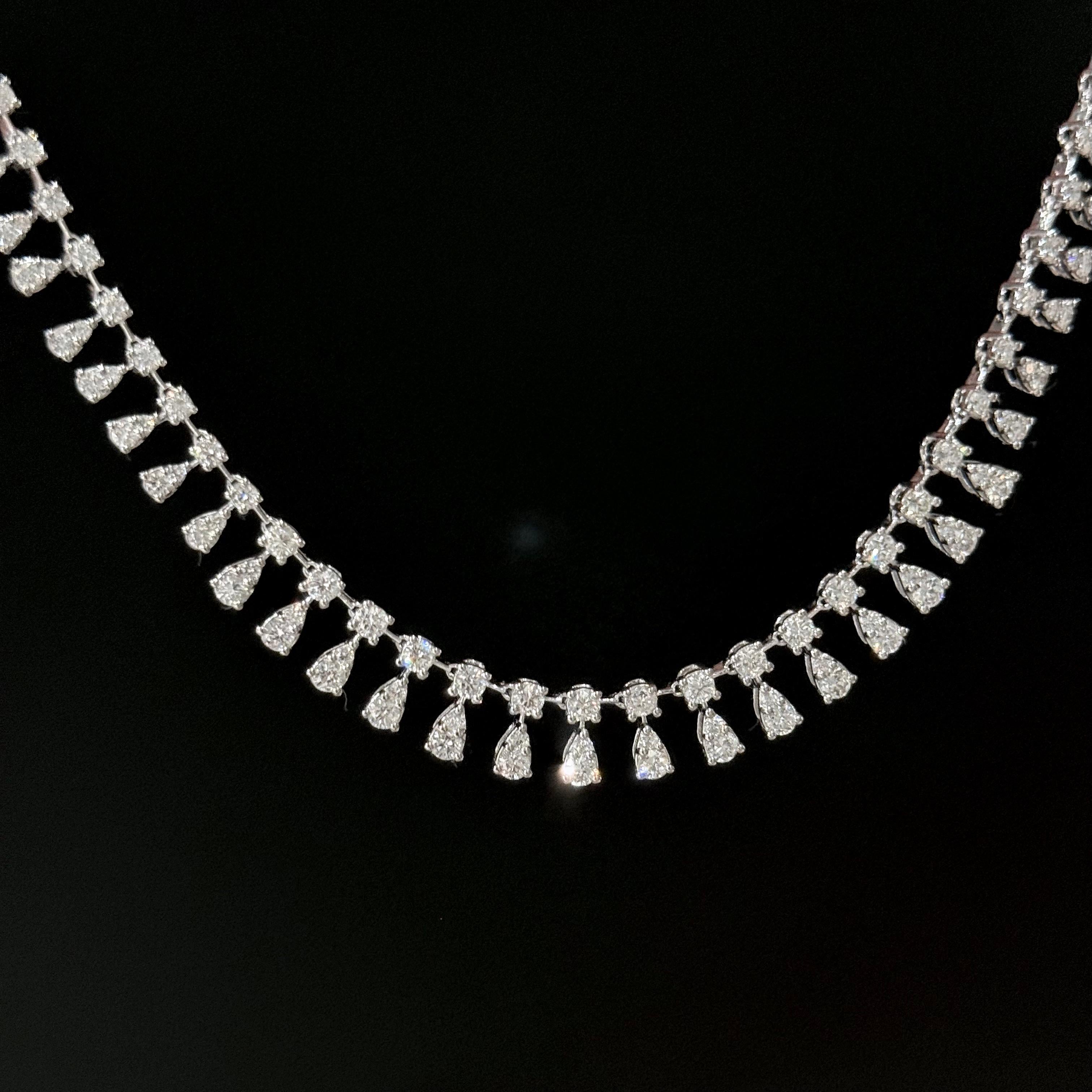 Collar con Flecos de Diamantes Gota Redonda Brillante Oro Blanco 18K Portugueses 2020s en venta 2