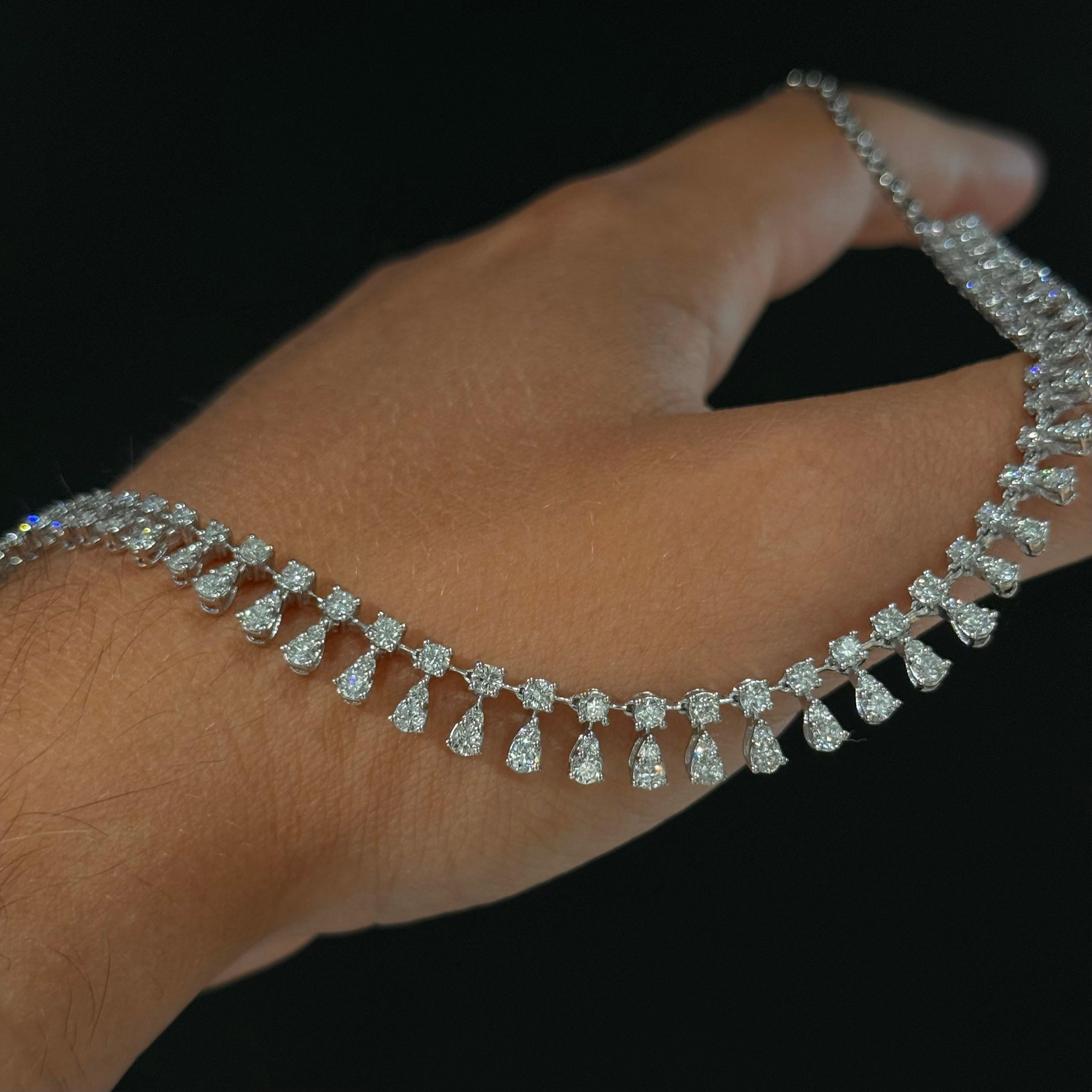 Collar con Flecos de Diamantes Gota Redonda Brillante Oro Blanco 18K Portugueses 2020s en venta 3