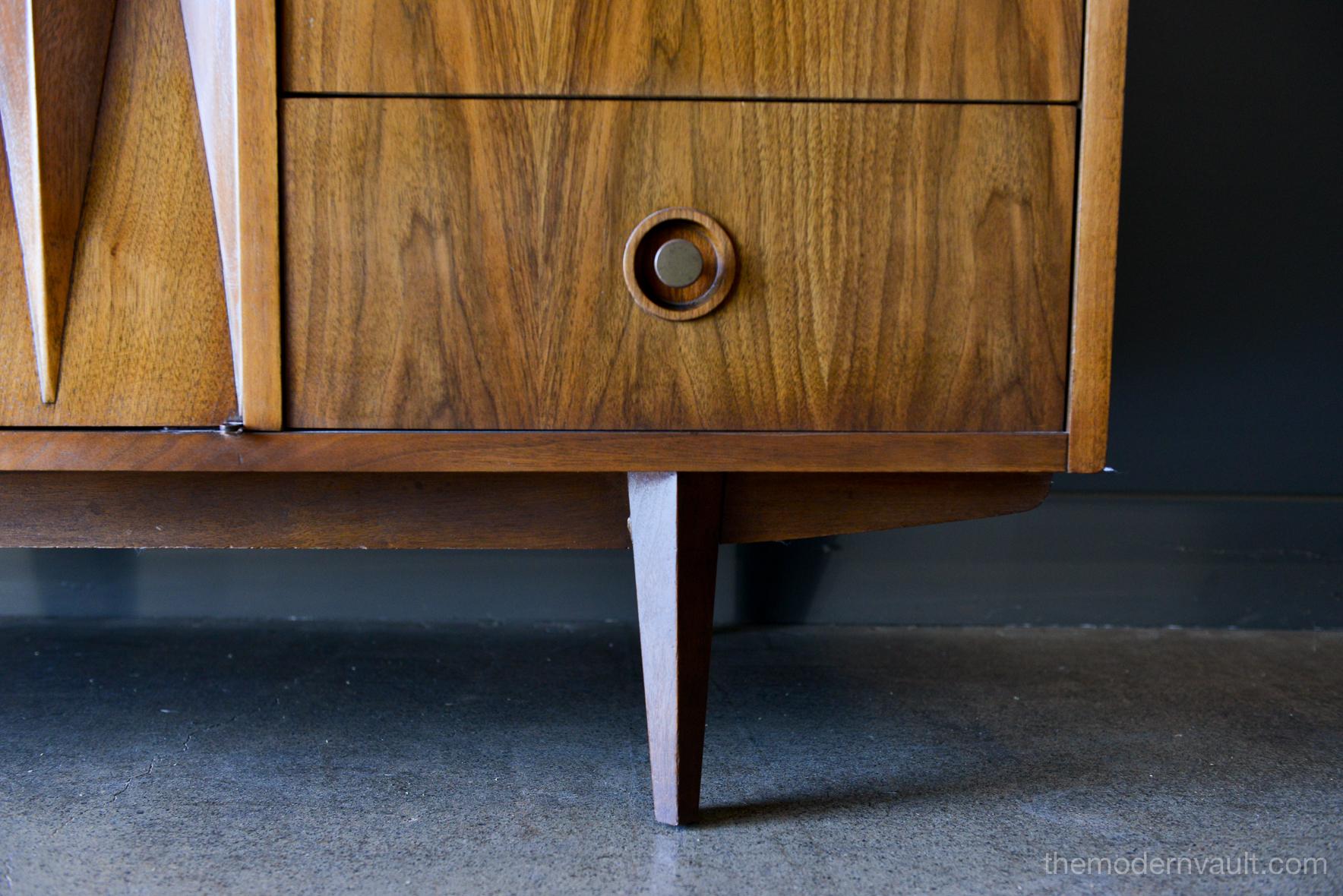 Diamond Front Sculpted Walnut Credenza by Albert Parvin, circa 1960 1