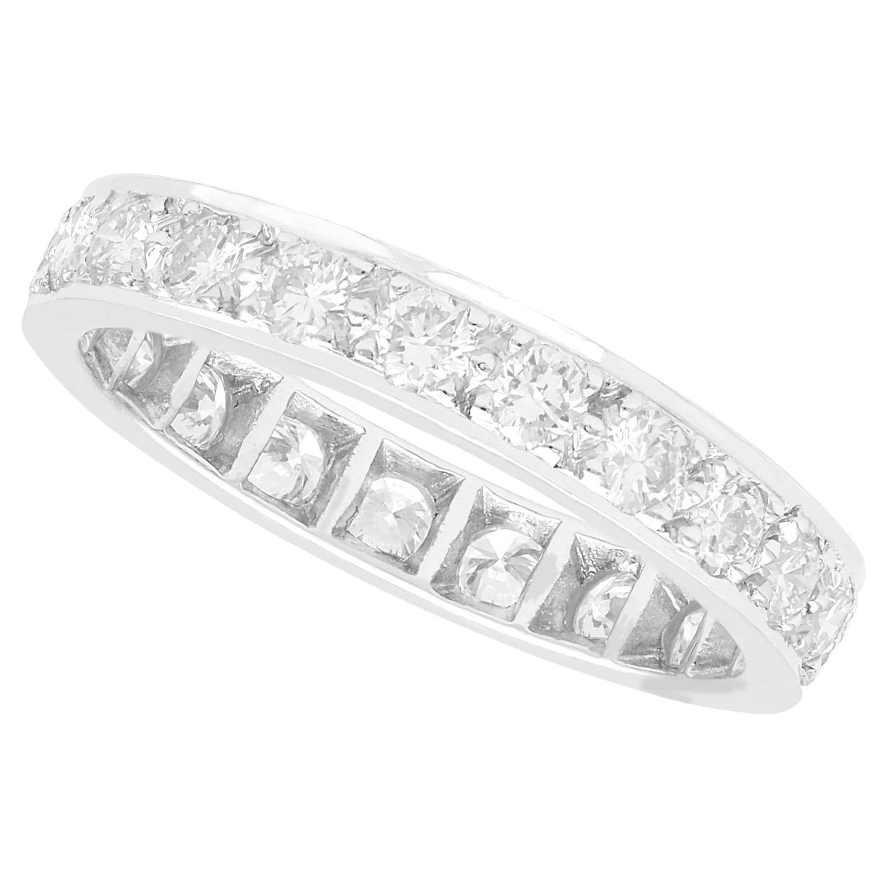 Diamant-Verlobungsring in Weißgold mit Voll-Eternity-Diamant
