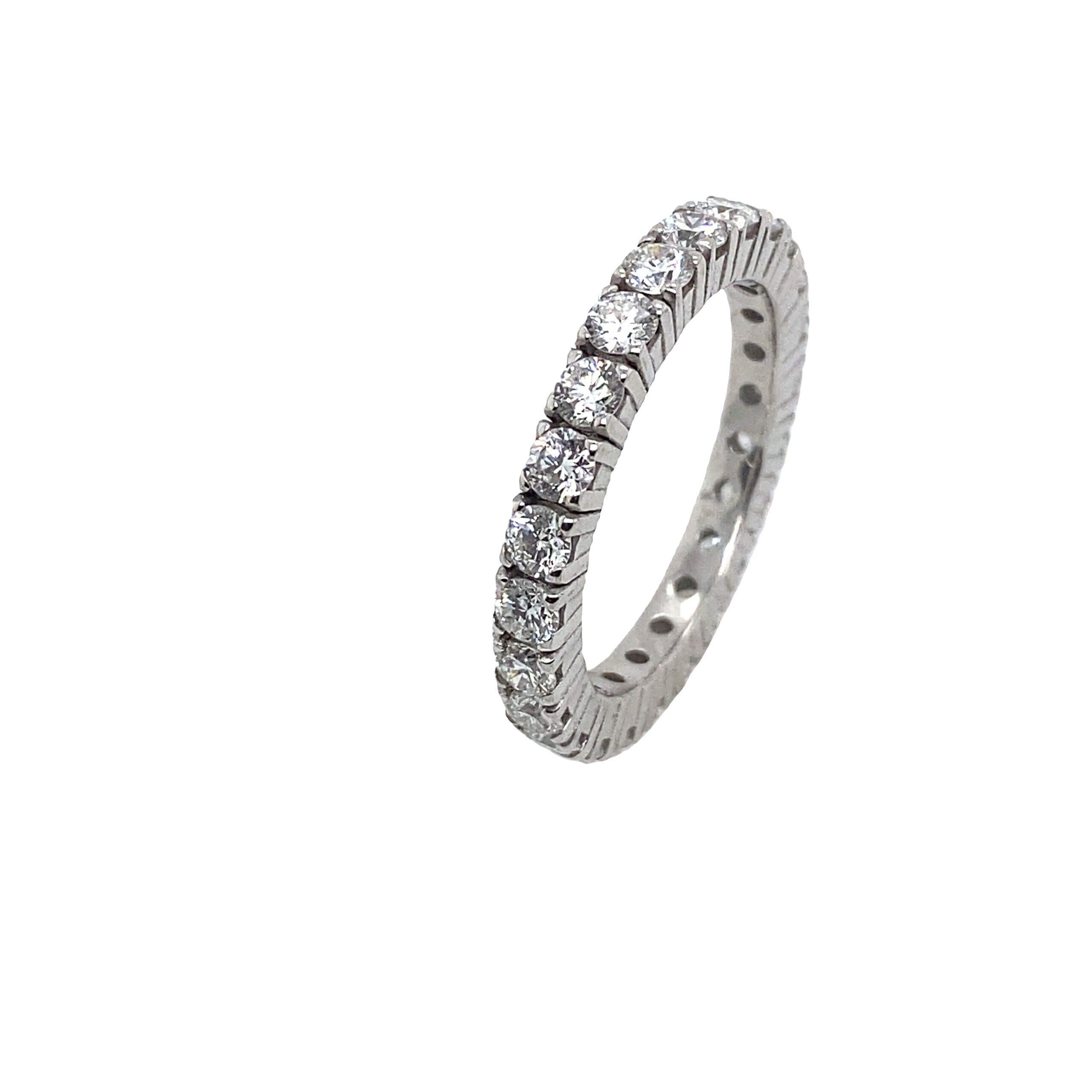 18ct White Gold Diamond Full Eternity Ring set with 1.80ct G/Vs Diamonds.

Additional Information:
Total Diamond Weight: 1.80ct
Diamond Colour: G
Diamond Purity: VS
Total weight: 4.7g
Ring size: N1/2
SMS2462