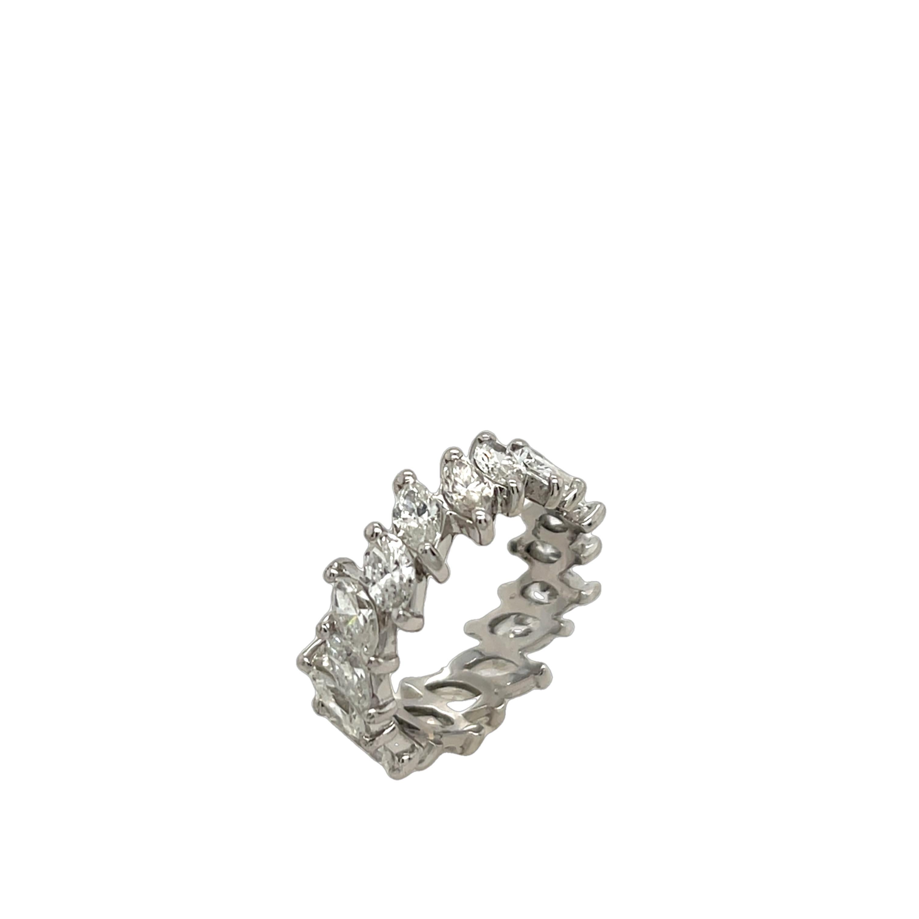 Diamant-Eternity-Ring aus 18 Karat Weißgold mit Voll-Eternity-Diamanten und 3,60 Karat Marquise-Diamanten im Zustand „Hervorragend“ in London, GB