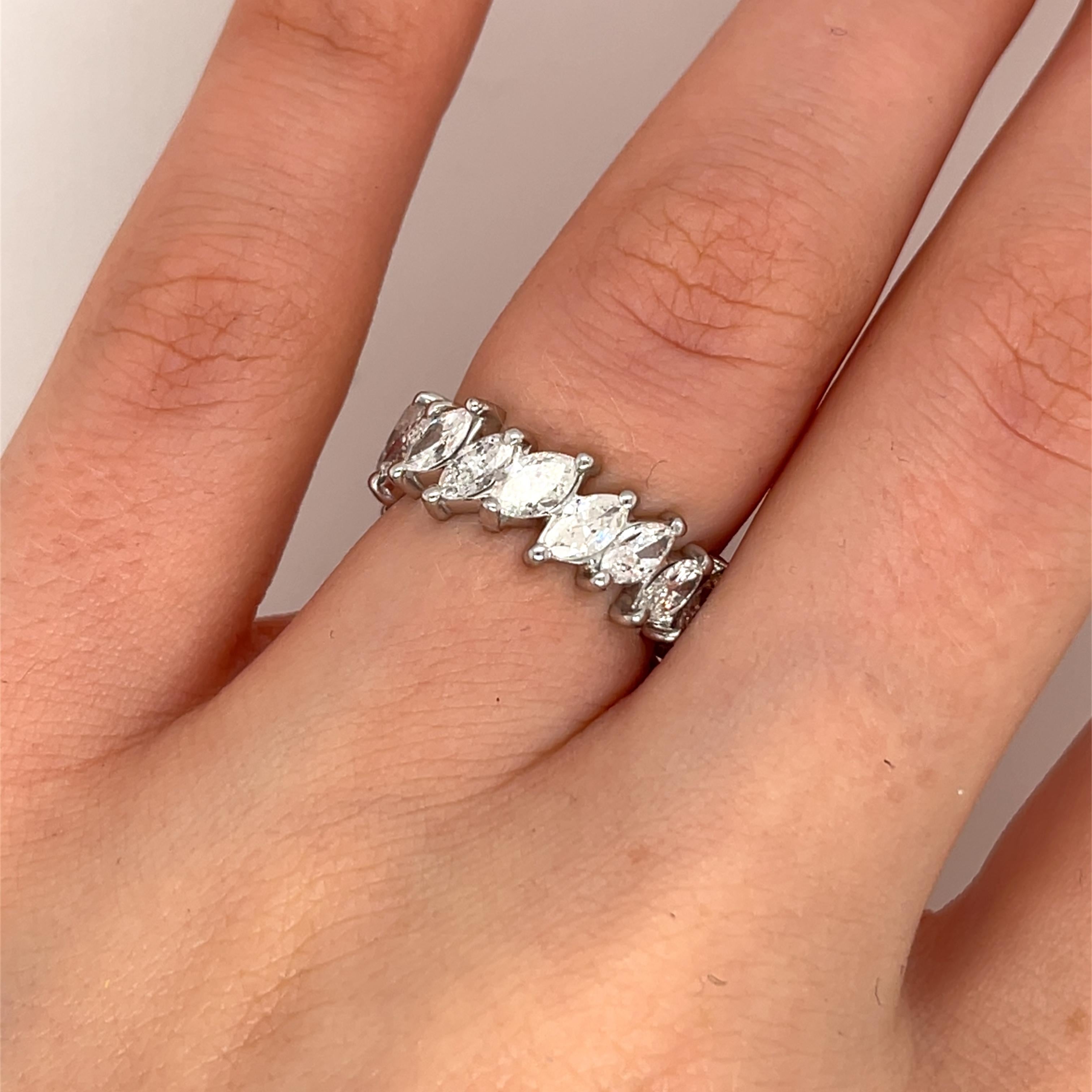 Diamant-Eternity-Ring aus 18 Karat Weißgold mit Voll-Eternity-Diamanten und 3,60 Karat Marquise-Diamanten 1