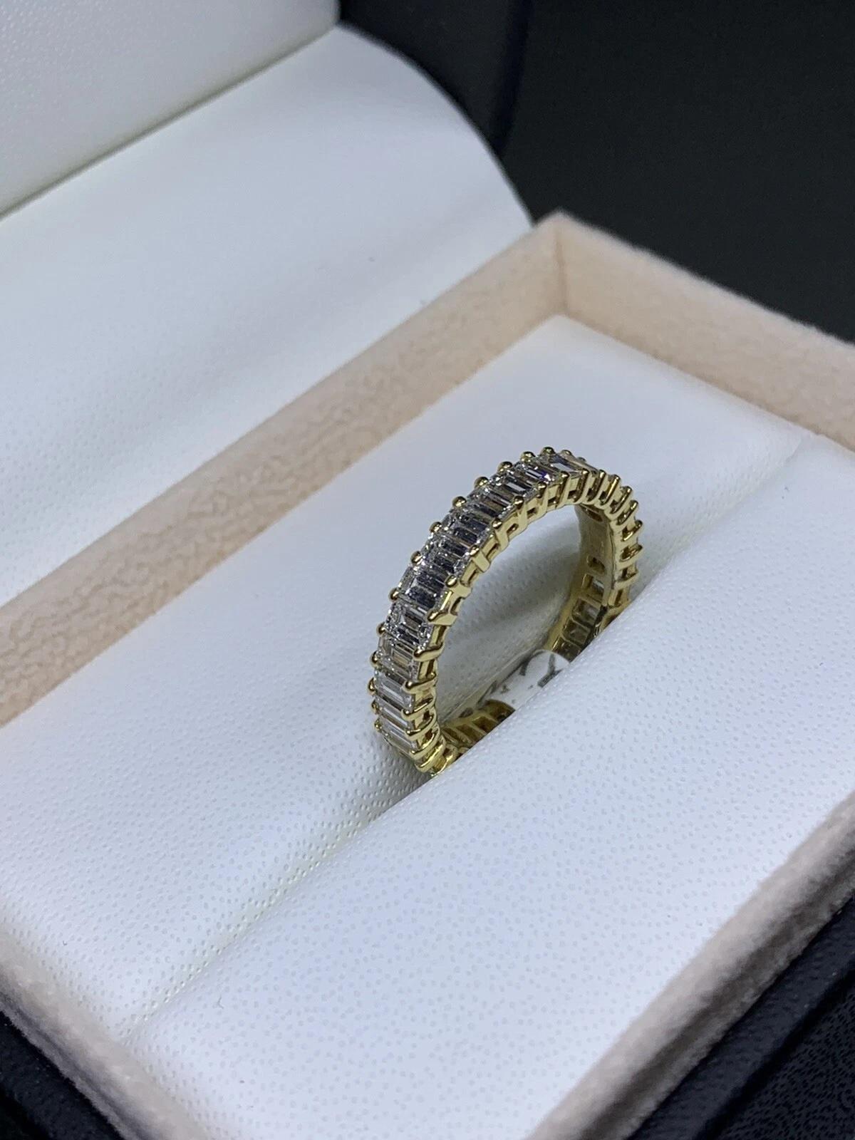 Anello di diamanti a eternità completa in oro giallo 18 carati. In condizioni Nuovo in vendita a London, GB