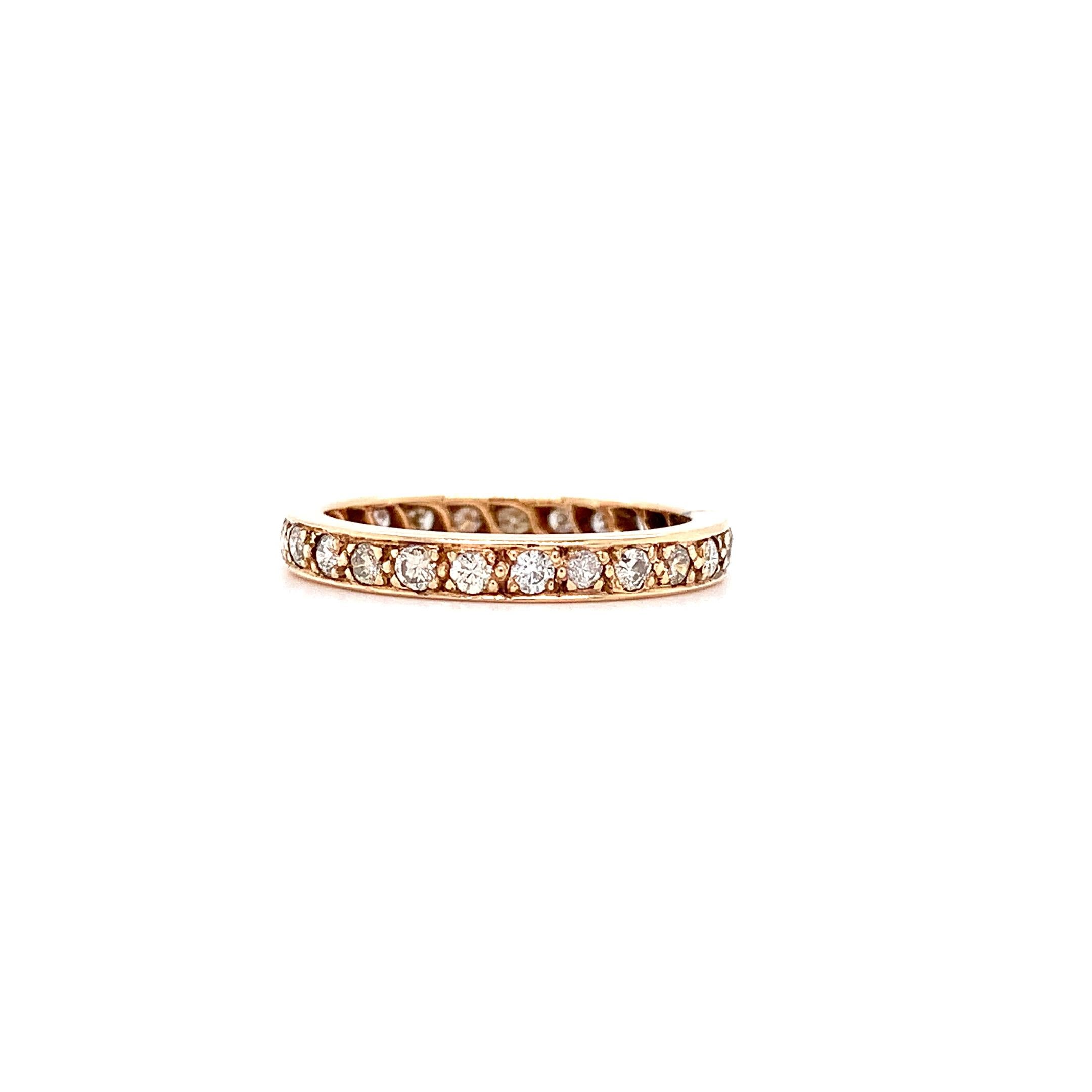Moderno Anello nuziale di eternità con diamante in oro rosa 18k in vendita