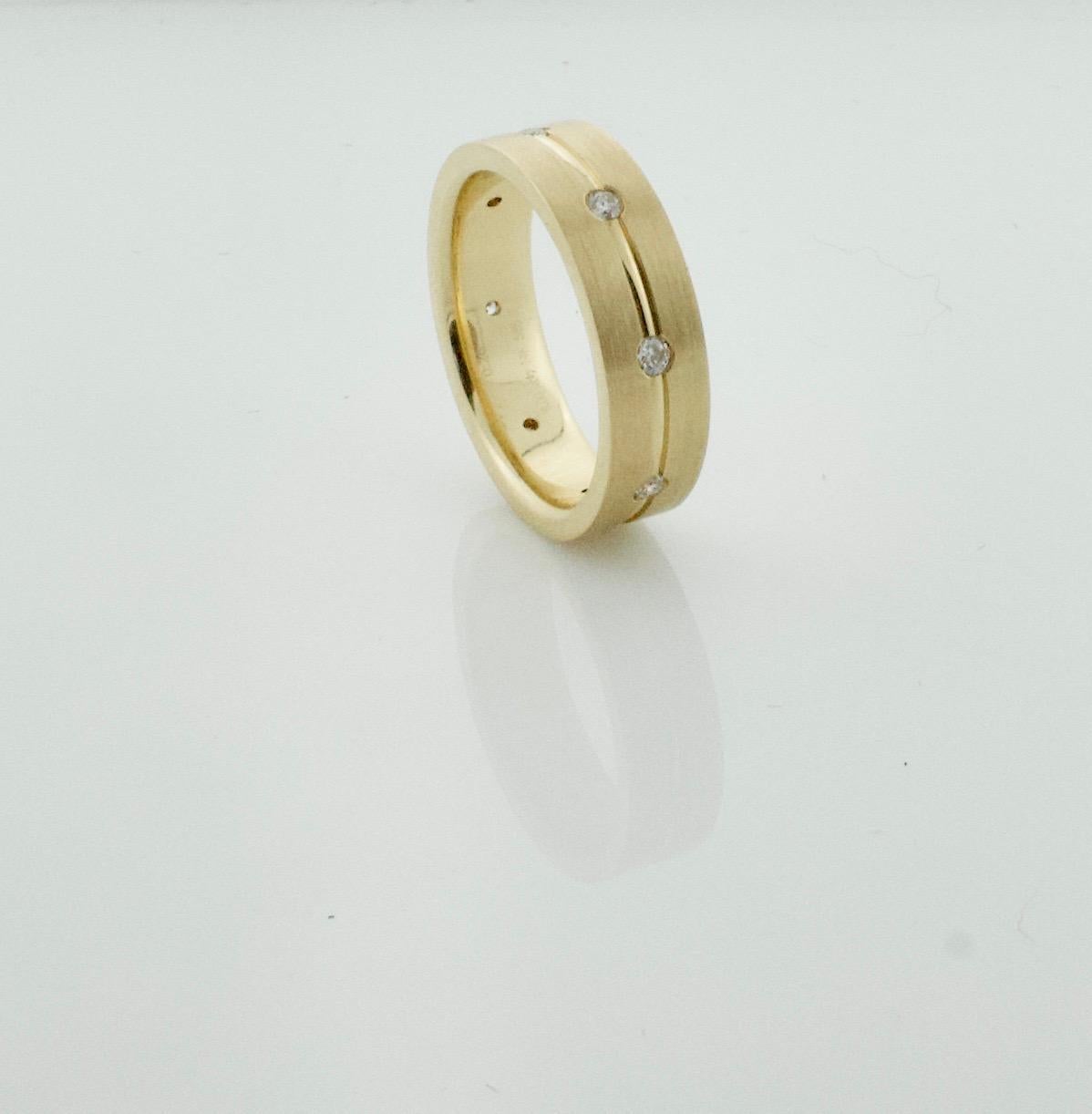 Round Cut Diamond Fun Ring or Wedding Band in Yellow Gold For Sale