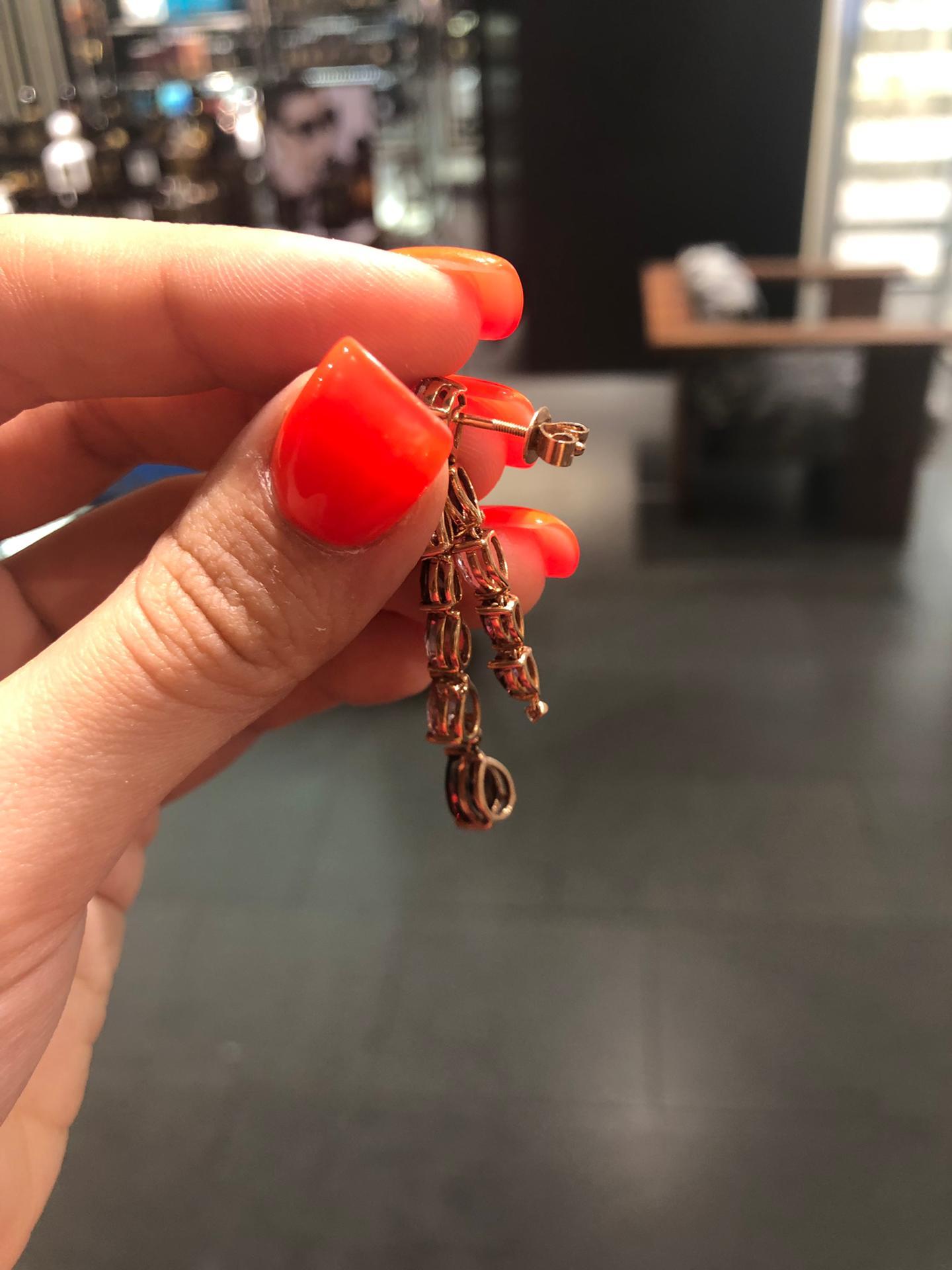 Orecchini pendenti in oro rosa con diamante, granato e rodiola In condizioni Nuovo in vendita a Genève, GE