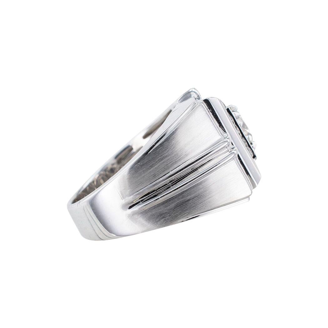 Anillo de diamantes en racimo para caballero de oro blanco de 18k Circa 1990s en venta 1