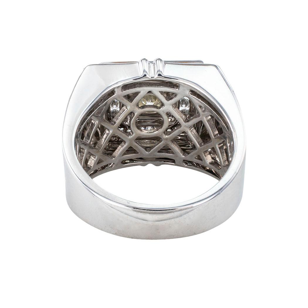 Anillo de diamantes en racimo para caballero de oro blanco de 18k Circa 1990s en venta 2