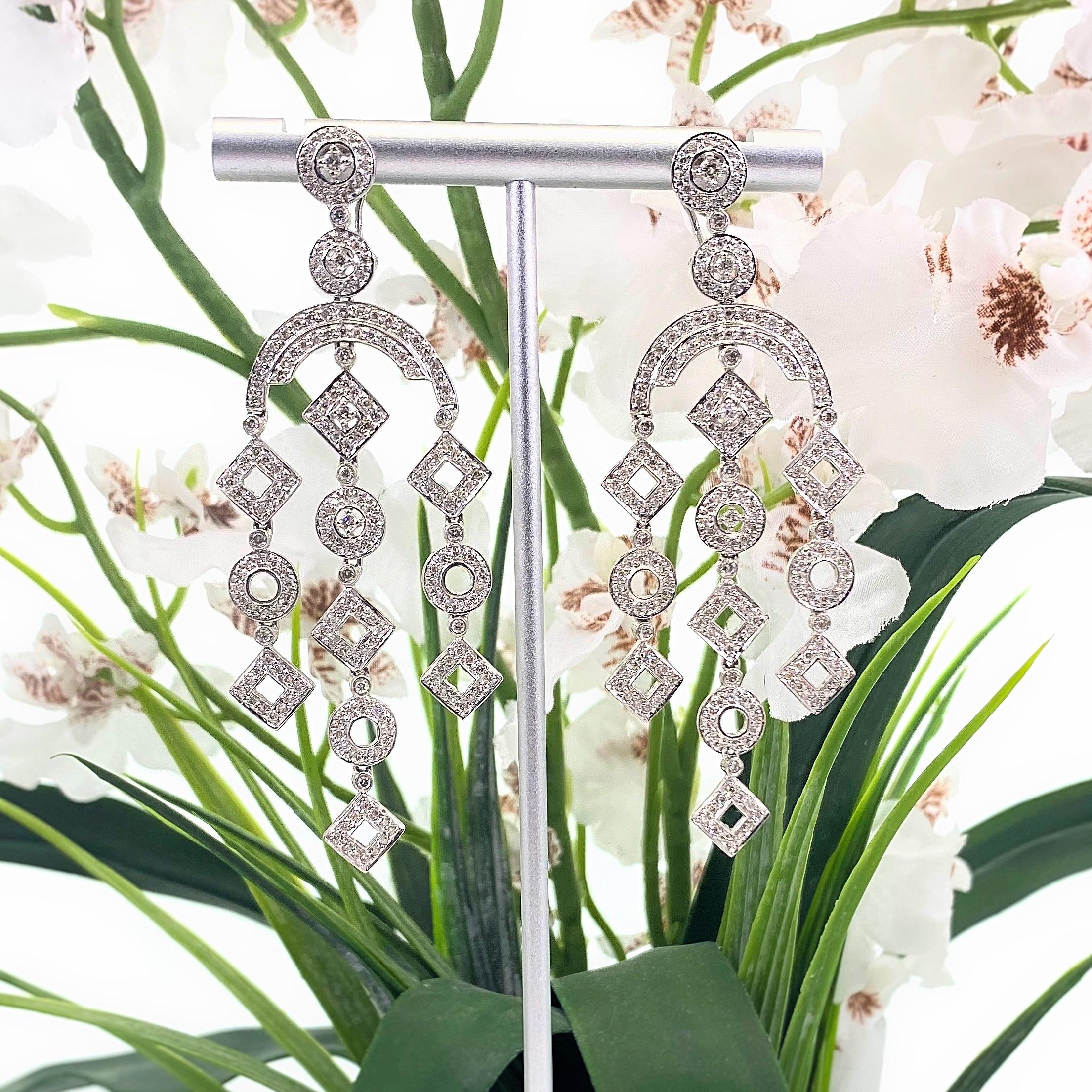 Round Cut Diamond Geometric Chandelier Earrings 2 Carat Total Weight in 14 Karat Gold For Sale