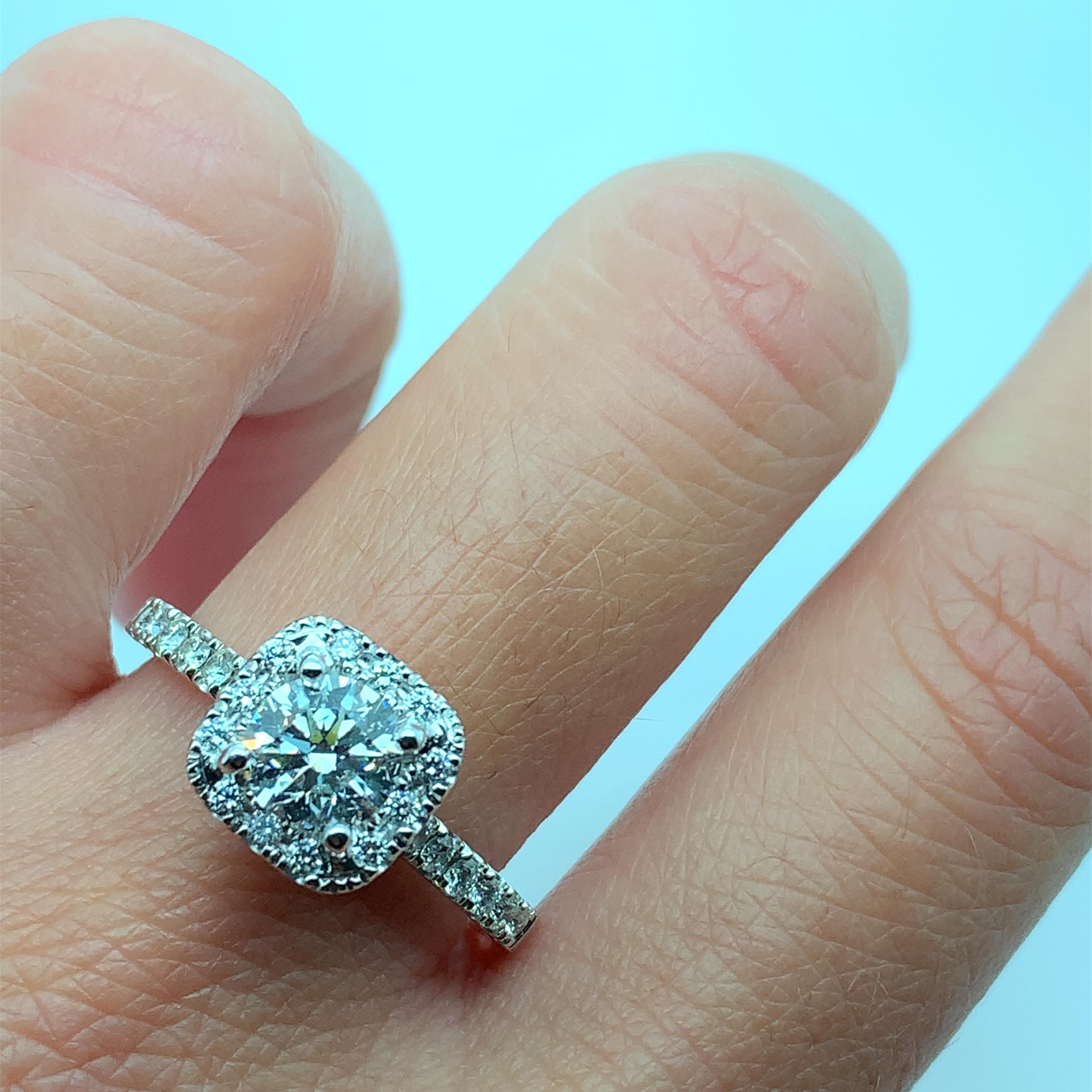 This stunning engagement ring is a must-have for anyone looking for a timeless and elegant piece of jewellery. Crafted in platinum , this ring features a dazzling 0.80ct GIA certified solitaire diamond, which is beautifully set in a classic
