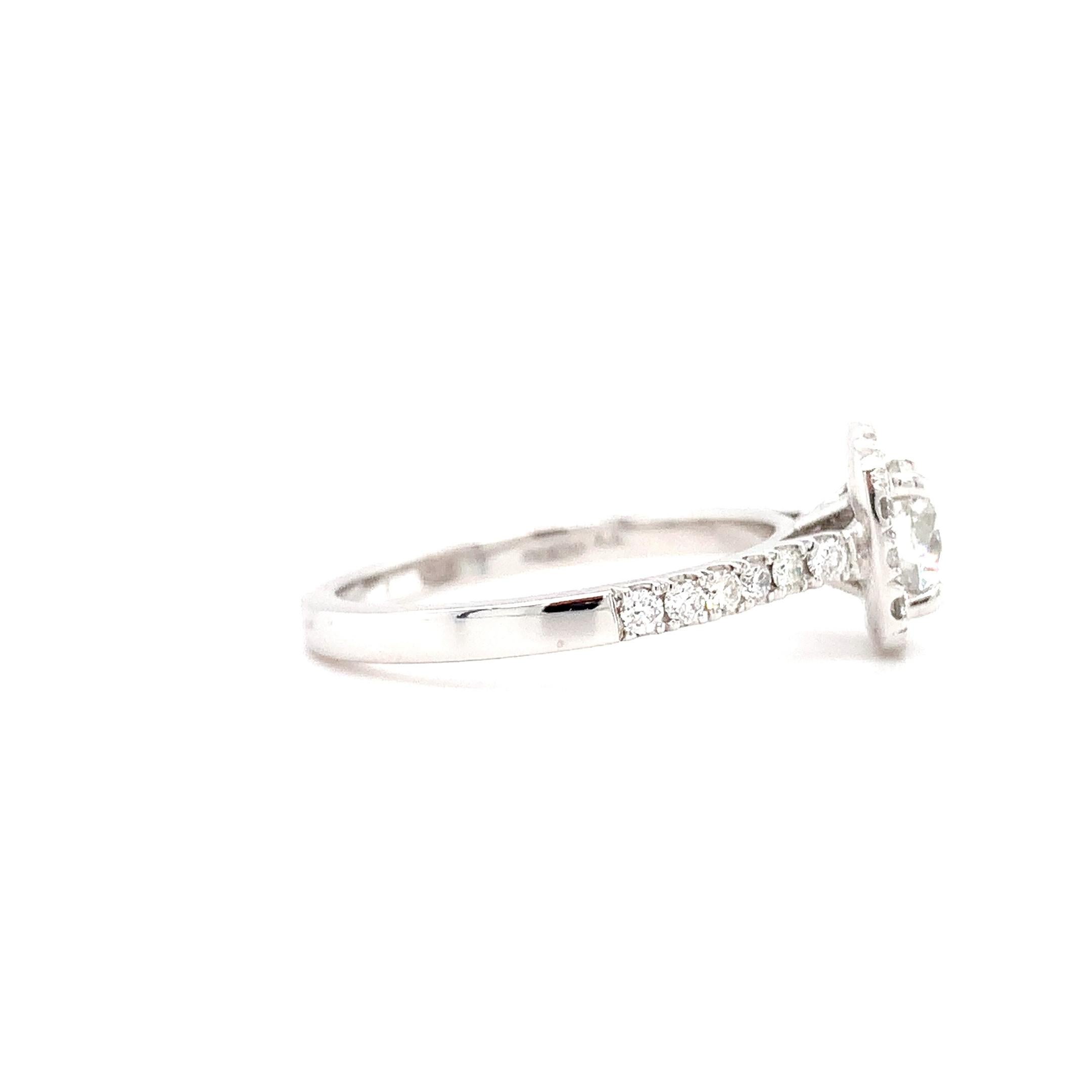 Diamond GIA certified halo engagement ring platinum In New Condition For Sale In London, GB