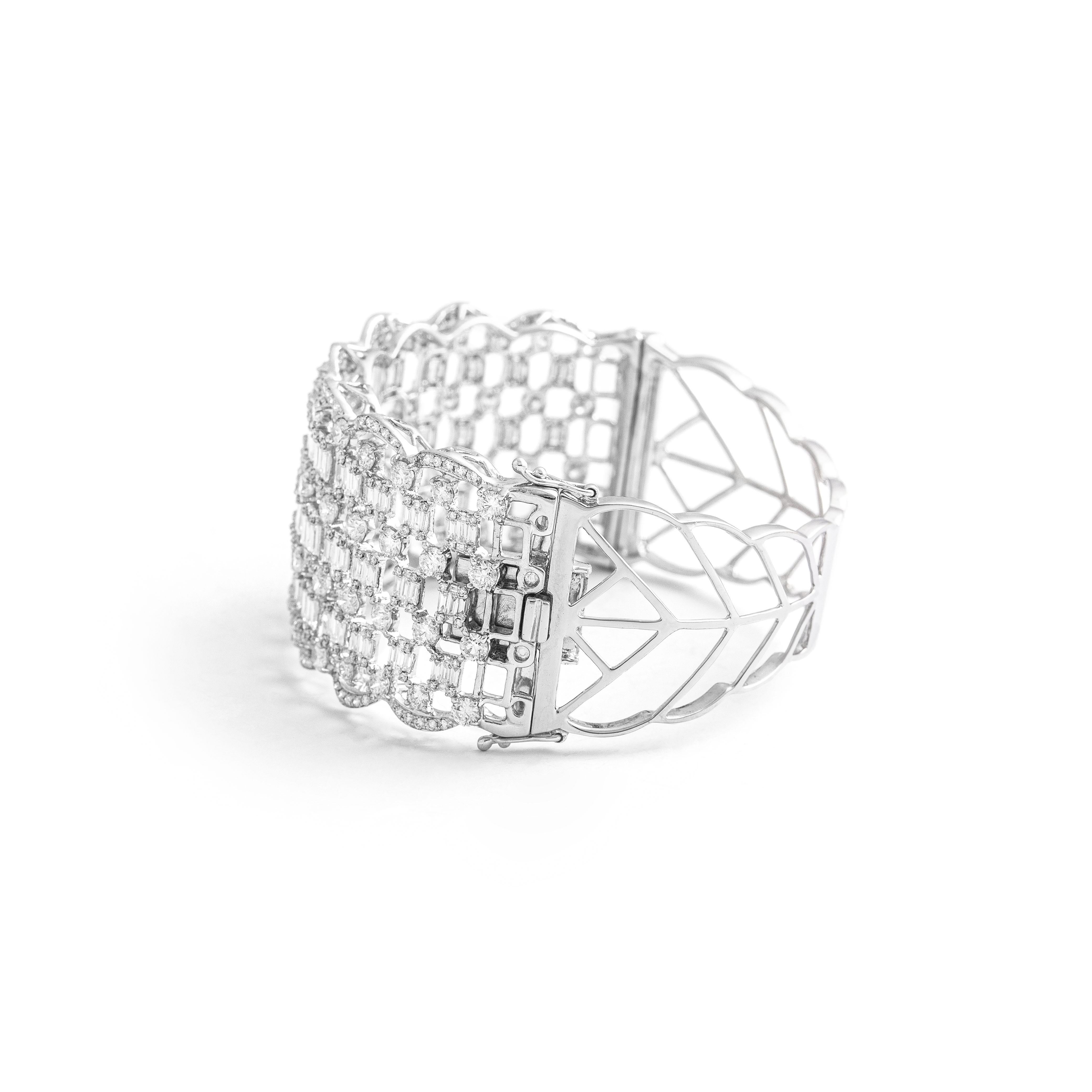 Bracelet jonc en or 18 carats et diamants Neuf - En vente à Geneva, CH