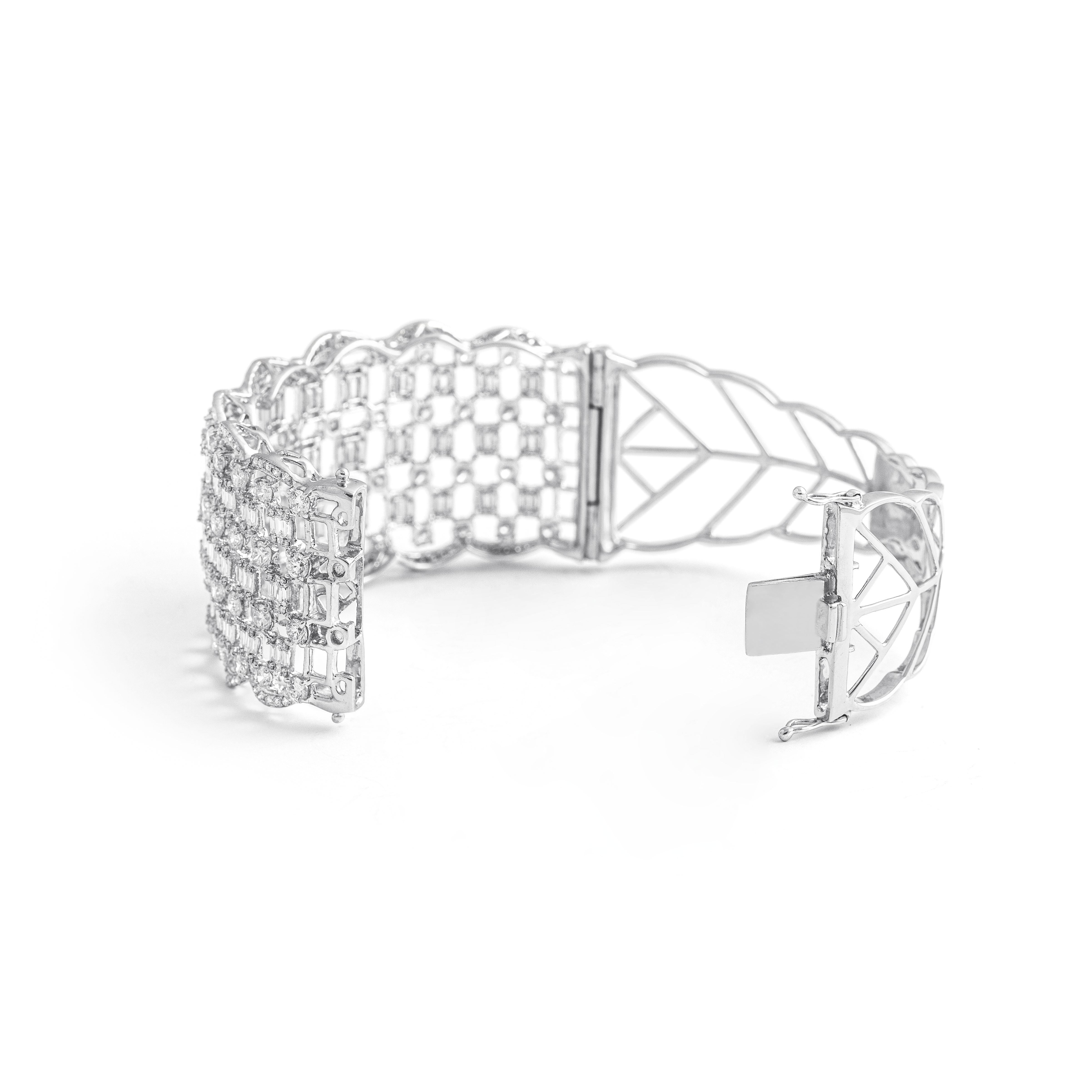 Bracelet jonc en or 18 carats et diamants Unisexe en vente