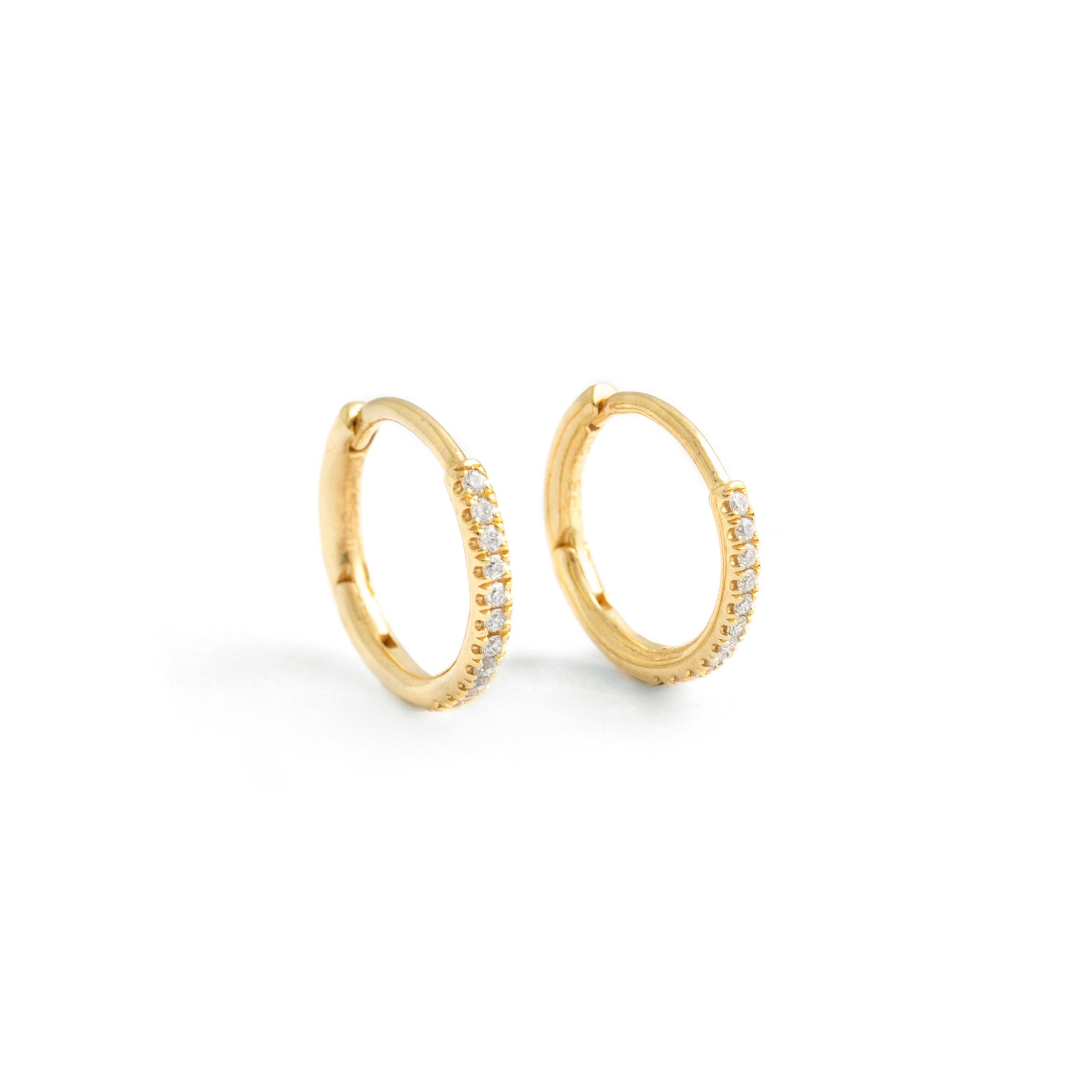 Earrings in yellow gold 18K round cut diamonds 0.08 carat, estimated G color and Si1 clarity. 
Total gross weight: 1.03 grams.

